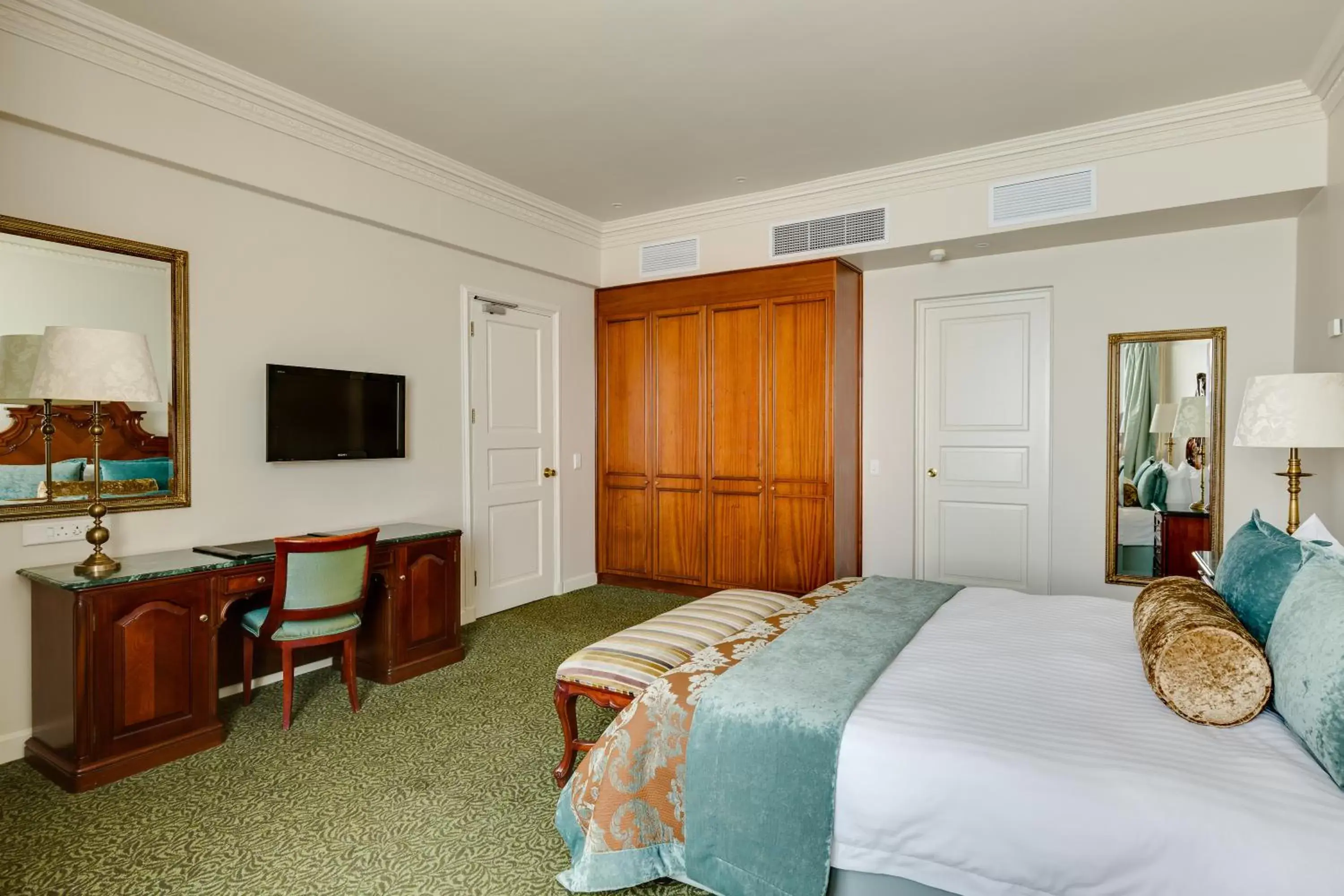Bed, TV/Entertainment Center in The Edward