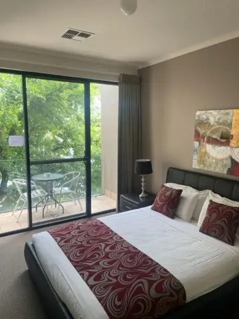 Bedroom, Bed in RNR Serviced Apartments Adelaide - Sturt St
