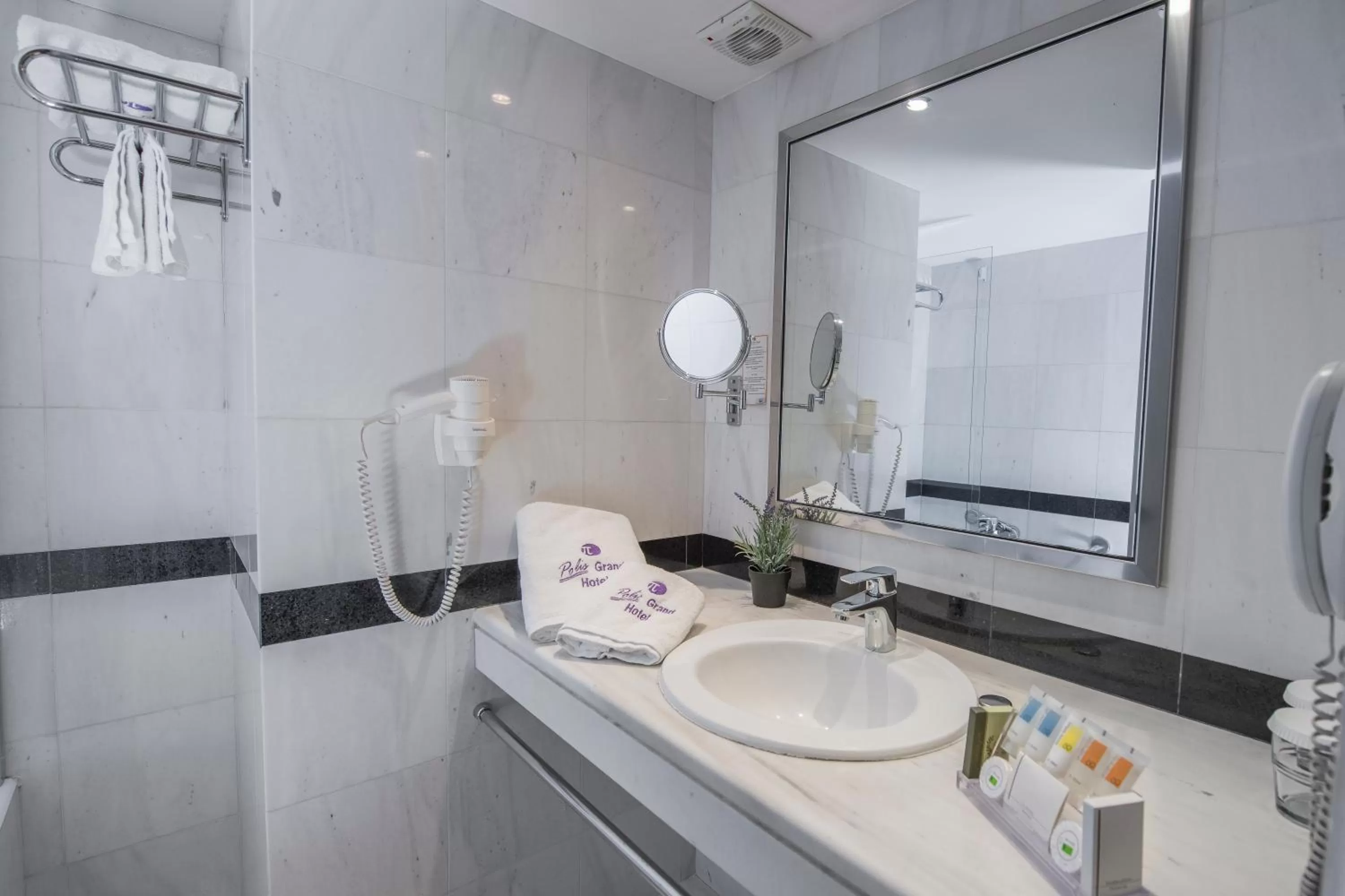 Bathroom in Polis Grand Hotel