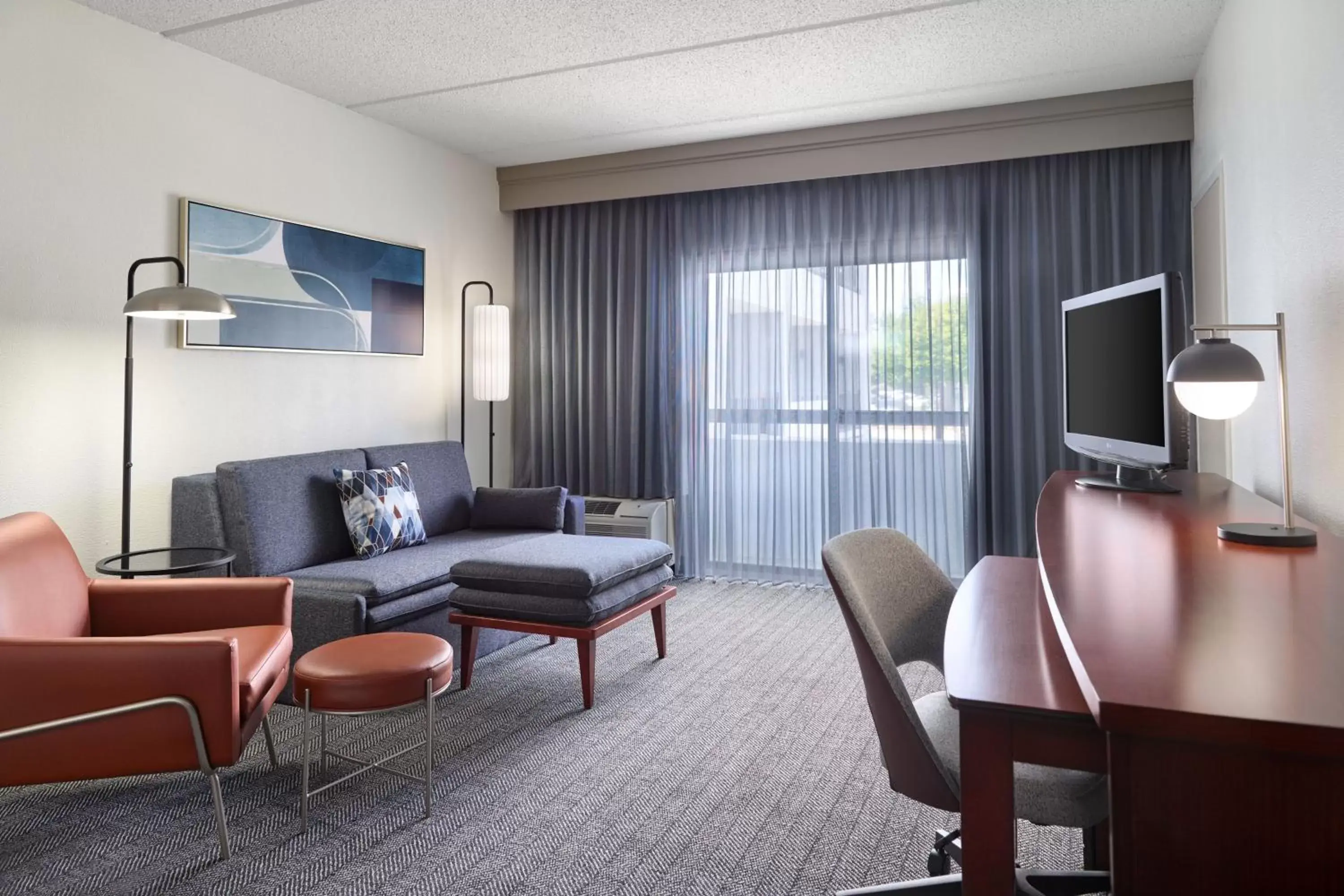 Living room, Seating Area in Courtyard by Marriott Atlanta Executive Park/Emory