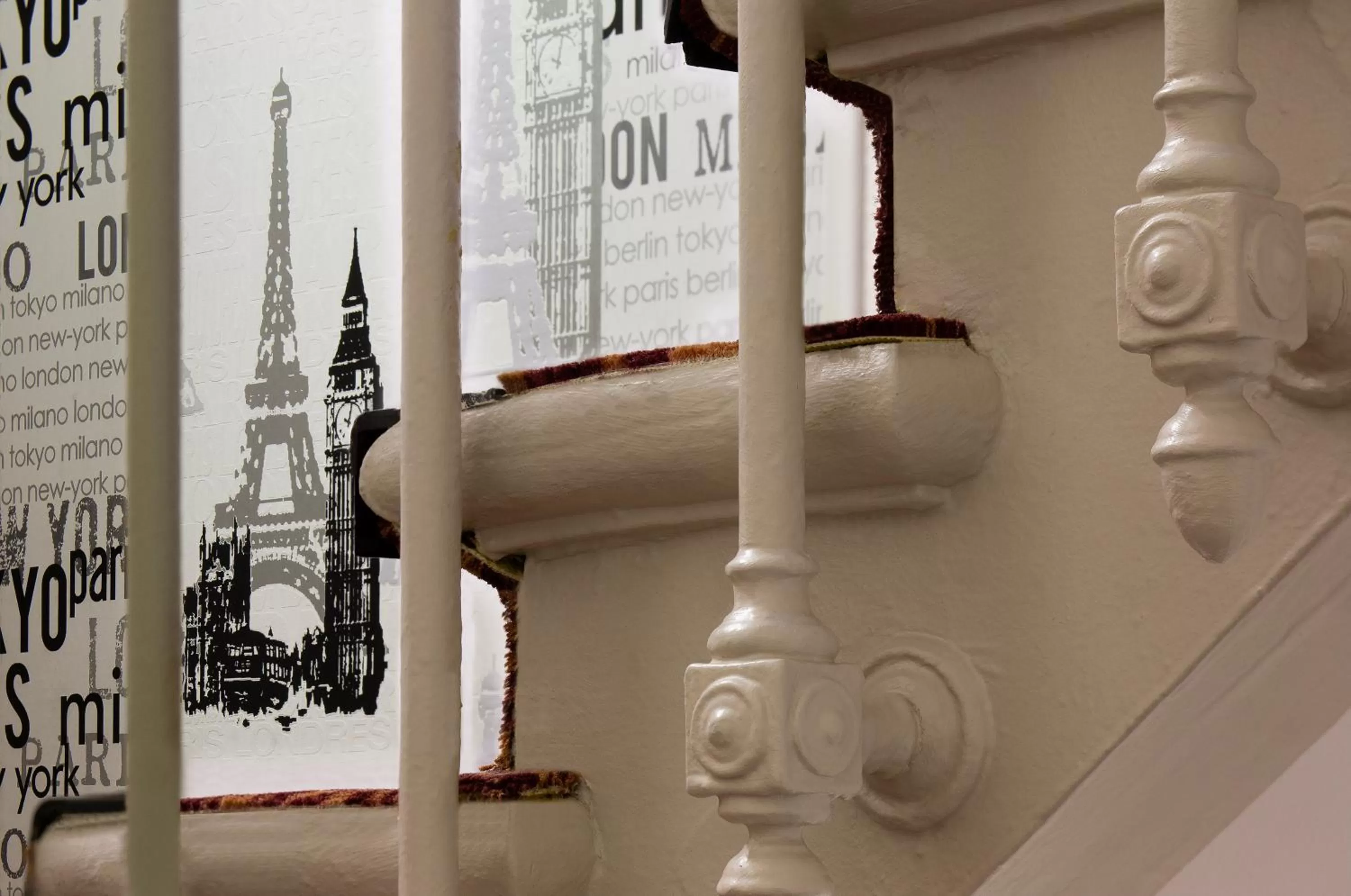 Decorative detail in Hotel De La Cite Rougemont