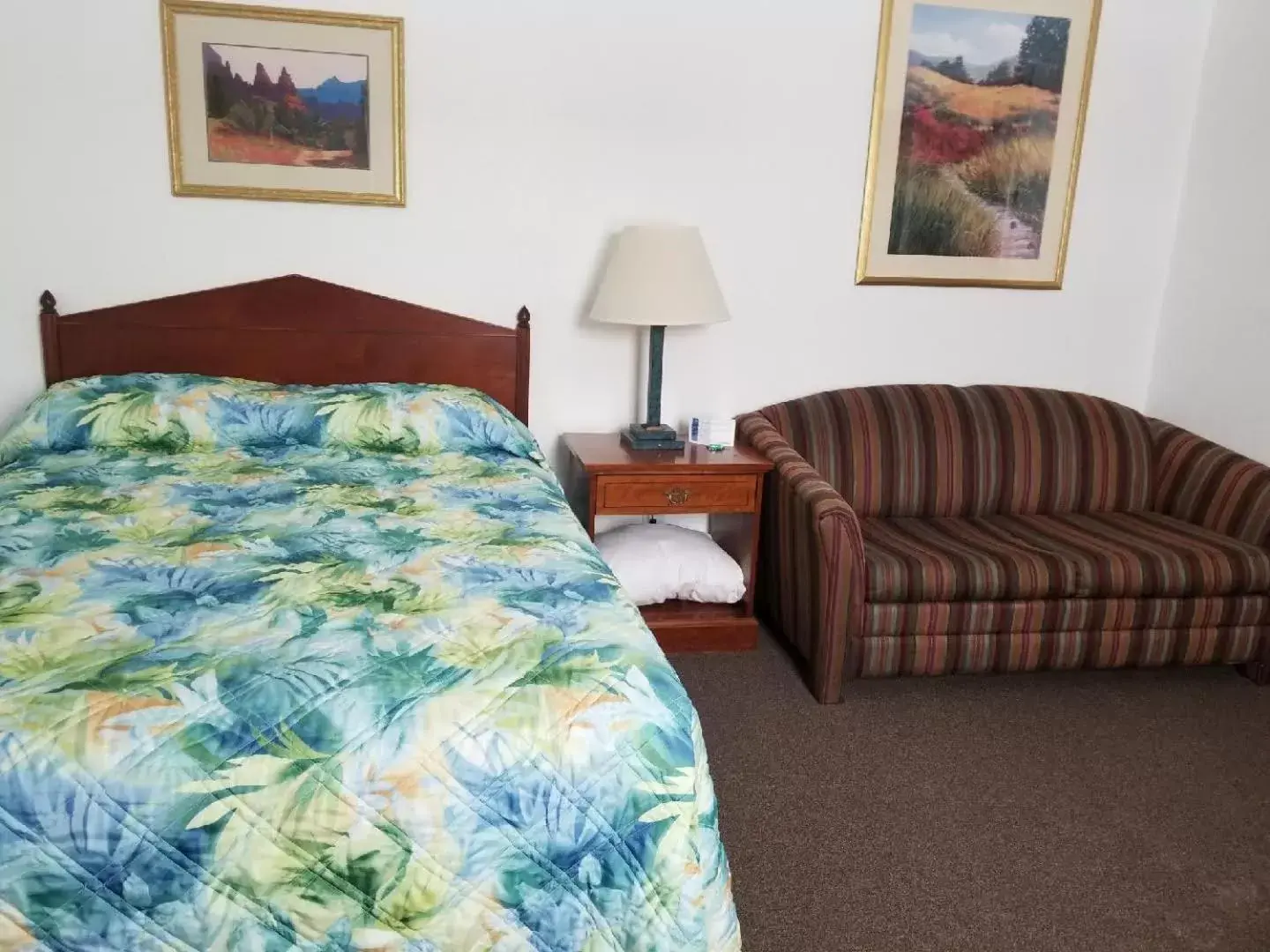 Bed in Howard's Motel