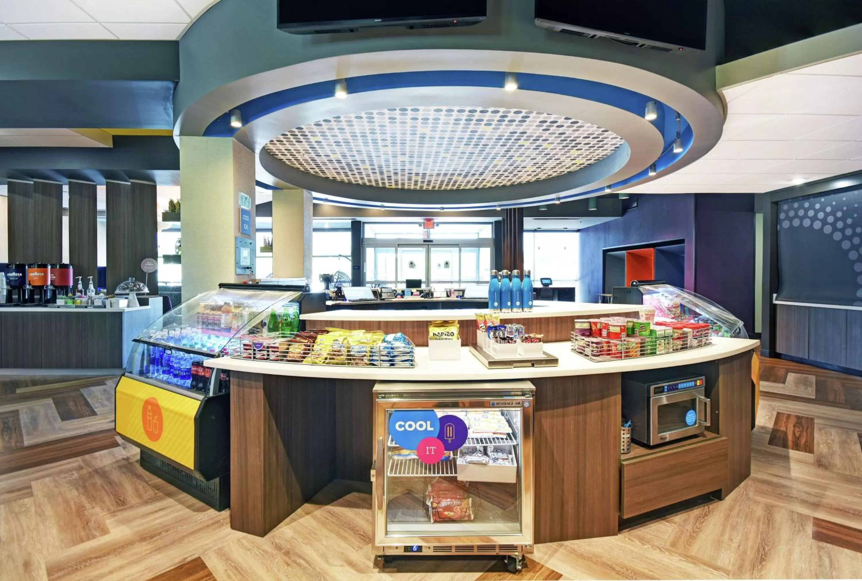 Restaurant/places to eat in Tru By Hilton Grand Rapids Airport