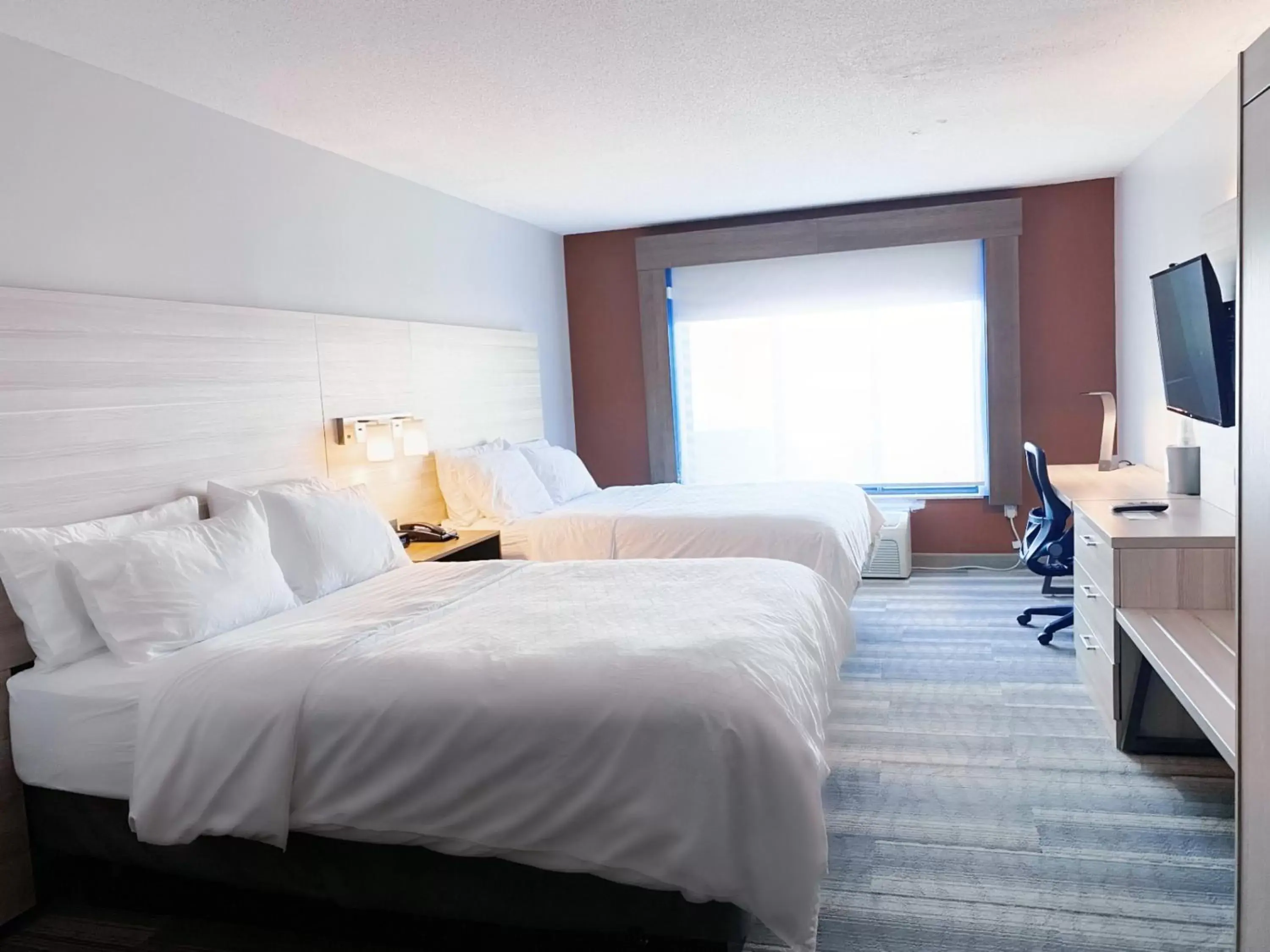 Photo of the whole room, Bed in Holiday Inn Express Hotel & Suites Logansport, an IHG Hotel