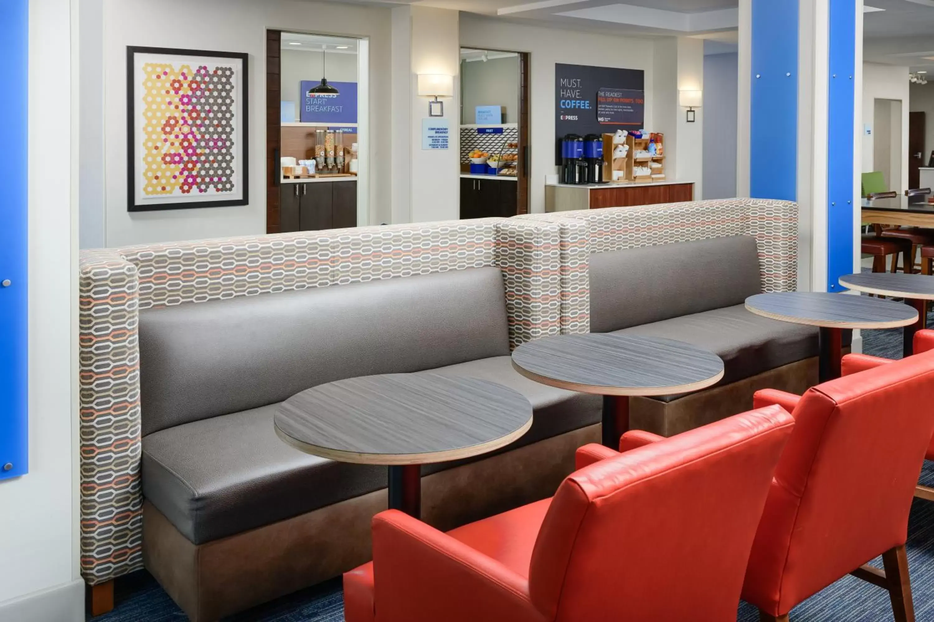 Breakfast, Lounge/Bar in Holiday Inn Express - Tullahoma, an IHG Hotel