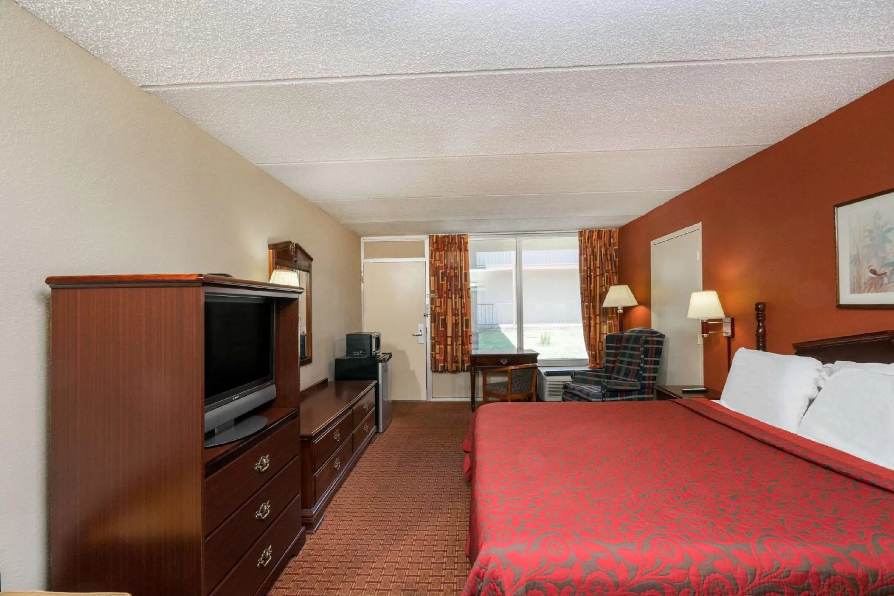 Photo of the whole room, Bed in Days Inn by Wyndham Hurricane Mills