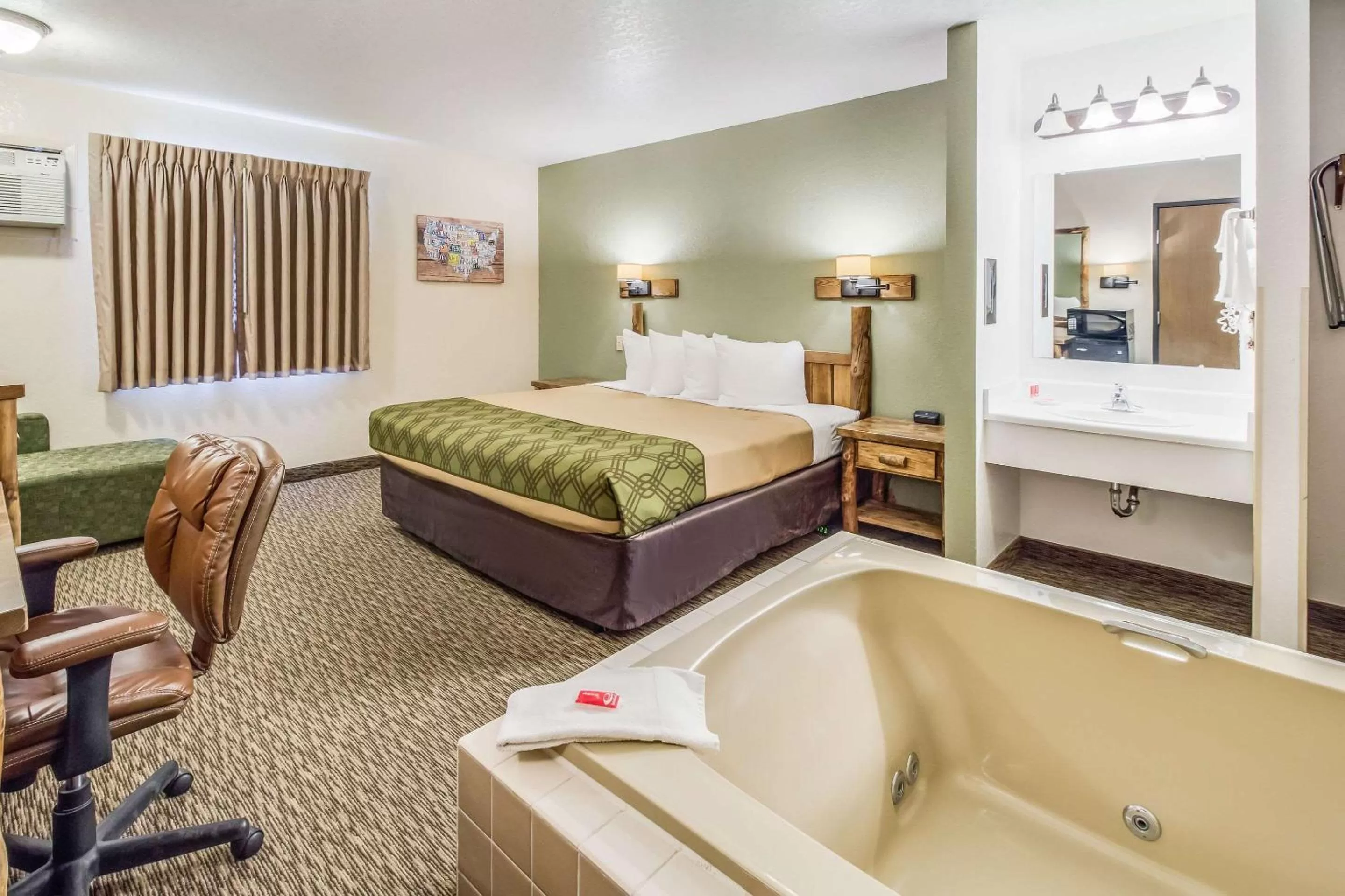 Bedroom, Bed in Econo Lodge, Downtown Custer Near Custer State Park and Mt Rushmore