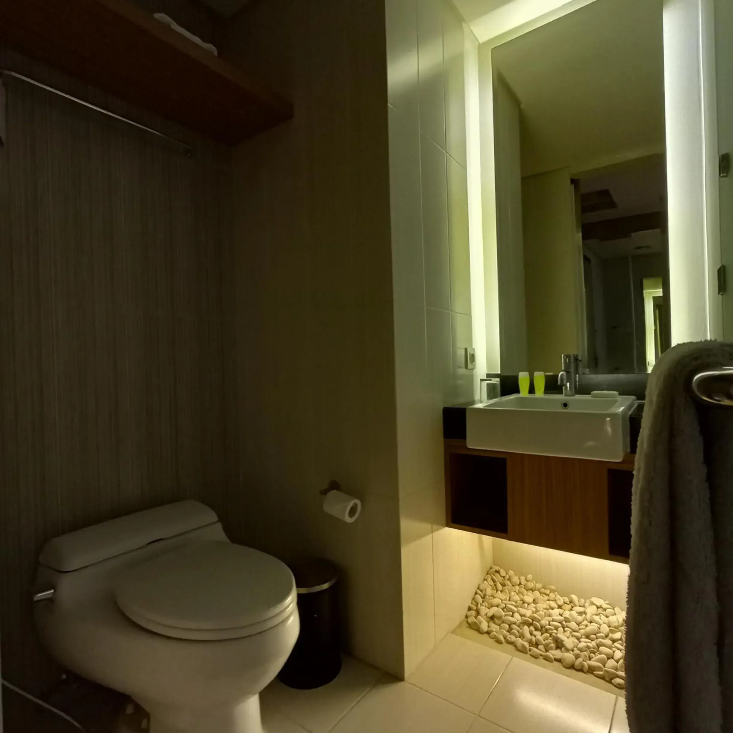 Bathroom in De'Rain Hotel Bandung