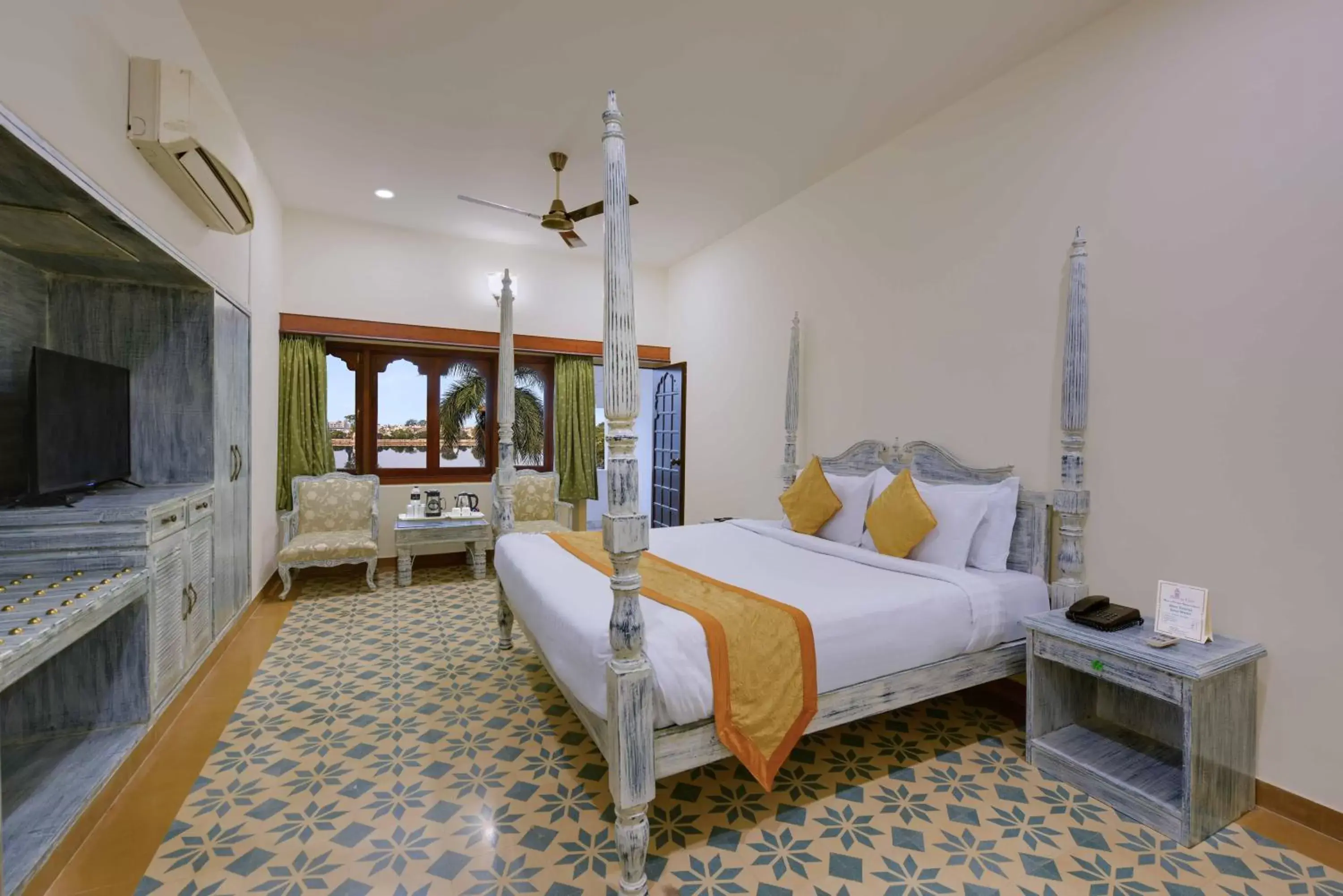 Bedroom, Bed in Swaroop Vilas - Lake Facing Boutique Hotel