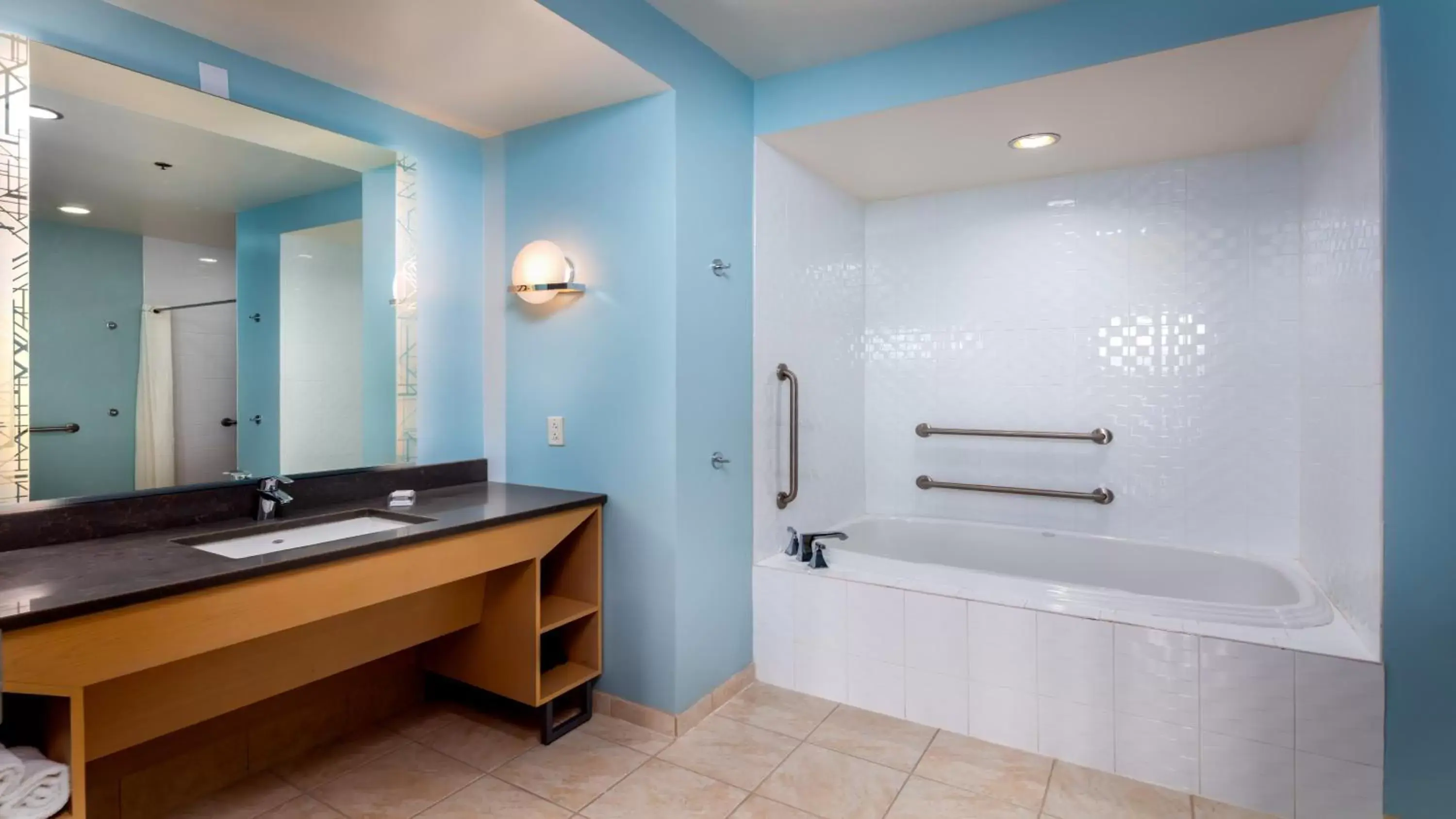 Photo of the whole room, Bathroom in Hotel Indigo Jacksonville-Deerwood Park, an IHG Hotel