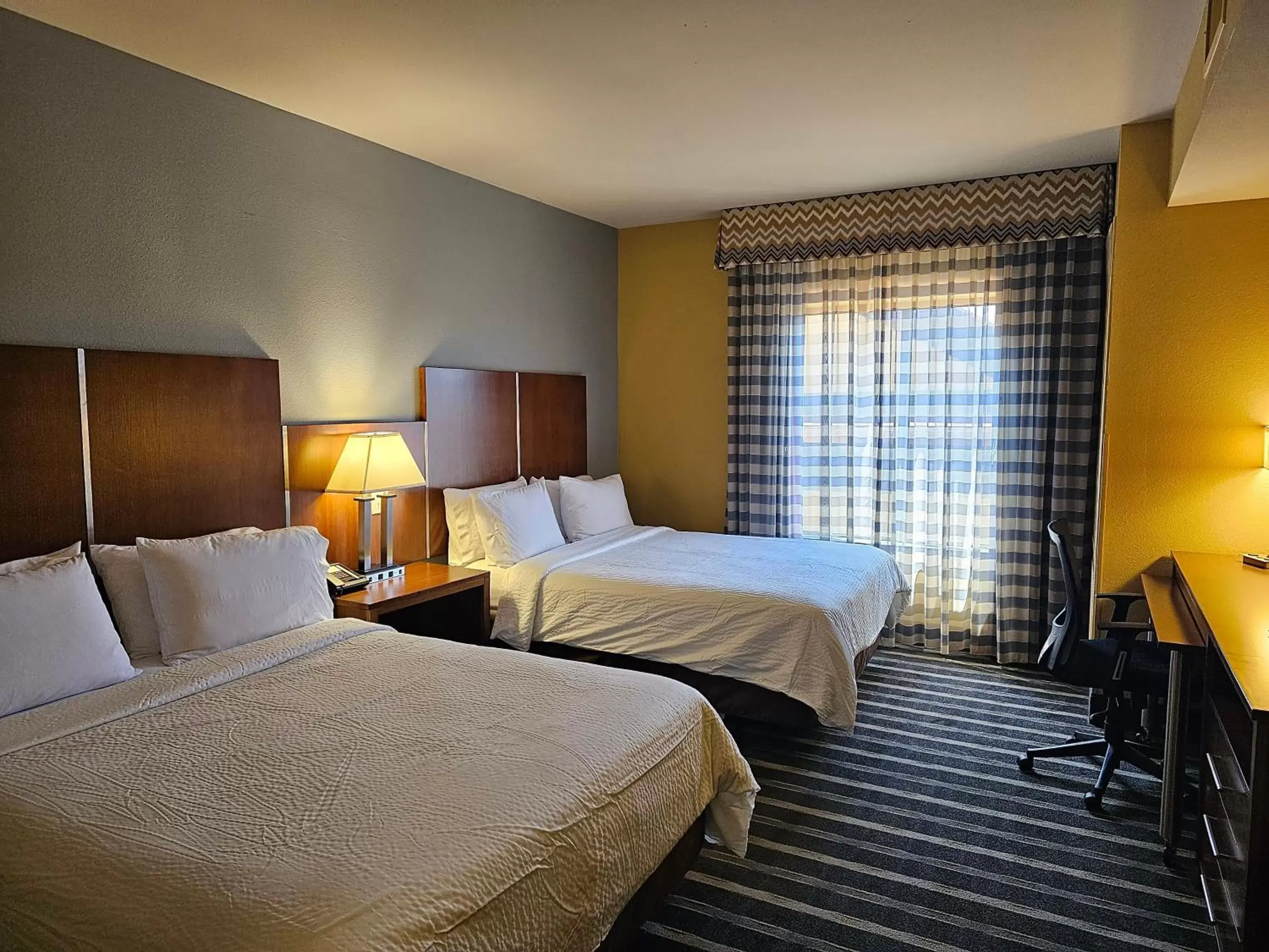 Photo of the whole room, Bed in Holiday Inn Express & Suites Perry-National Fairground Area, an IHG Hotel