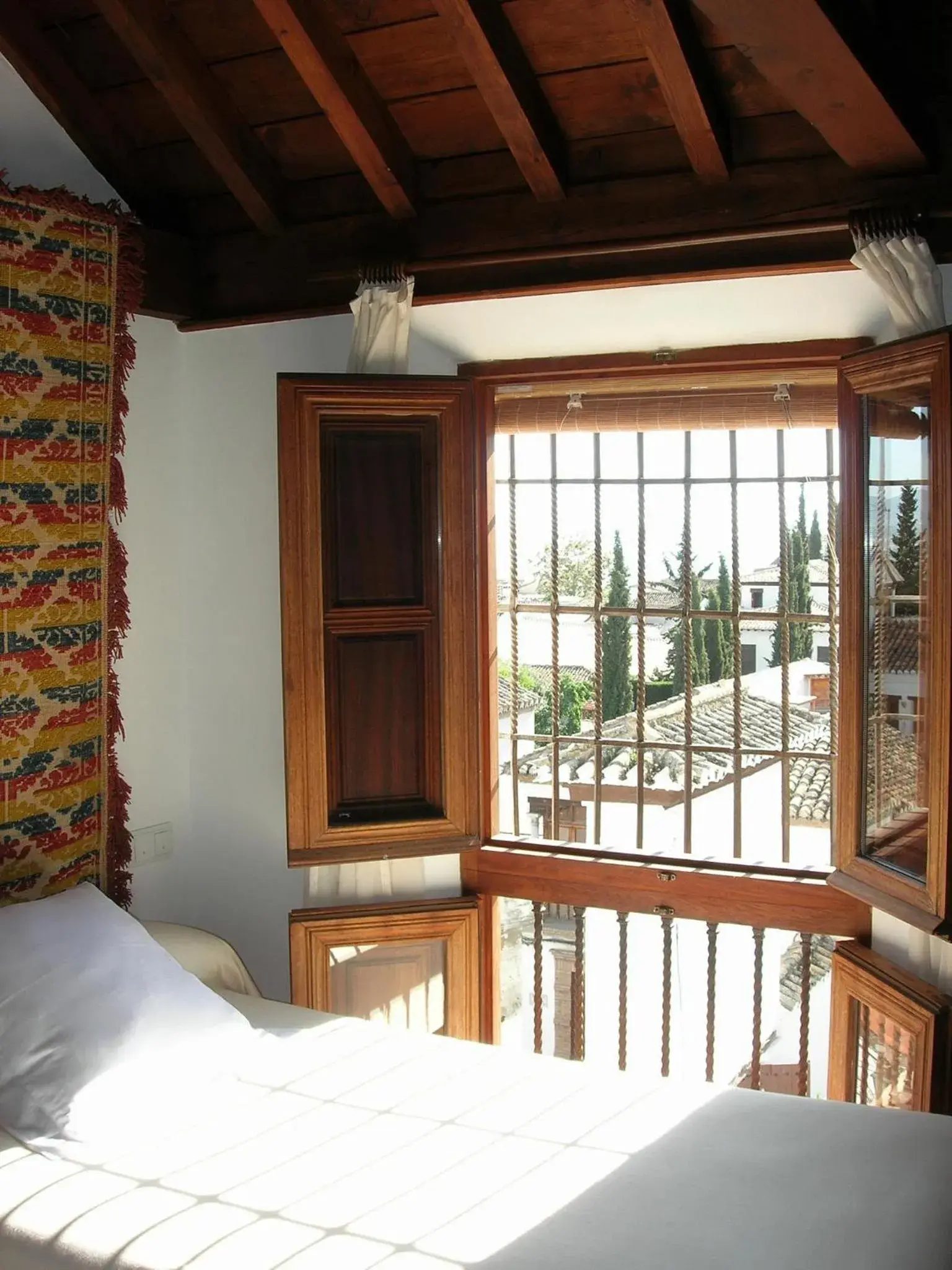 Decorative detail, Bed in Hotel Santa Isabel La Real