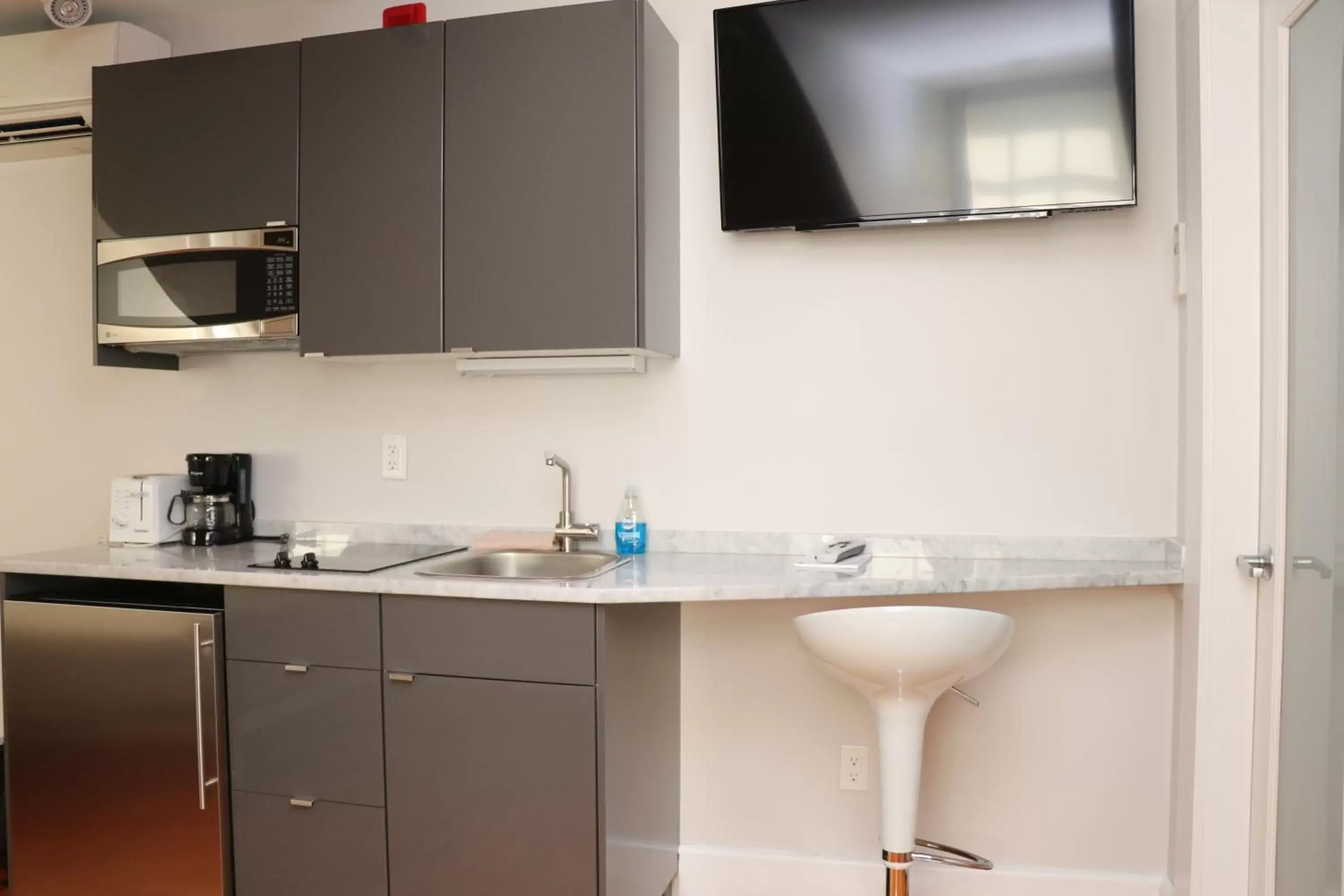 TV and multimedia, Kitchen/Kitchenette in Downtown Beacon Hill, Convenient, Comfy Studio #14