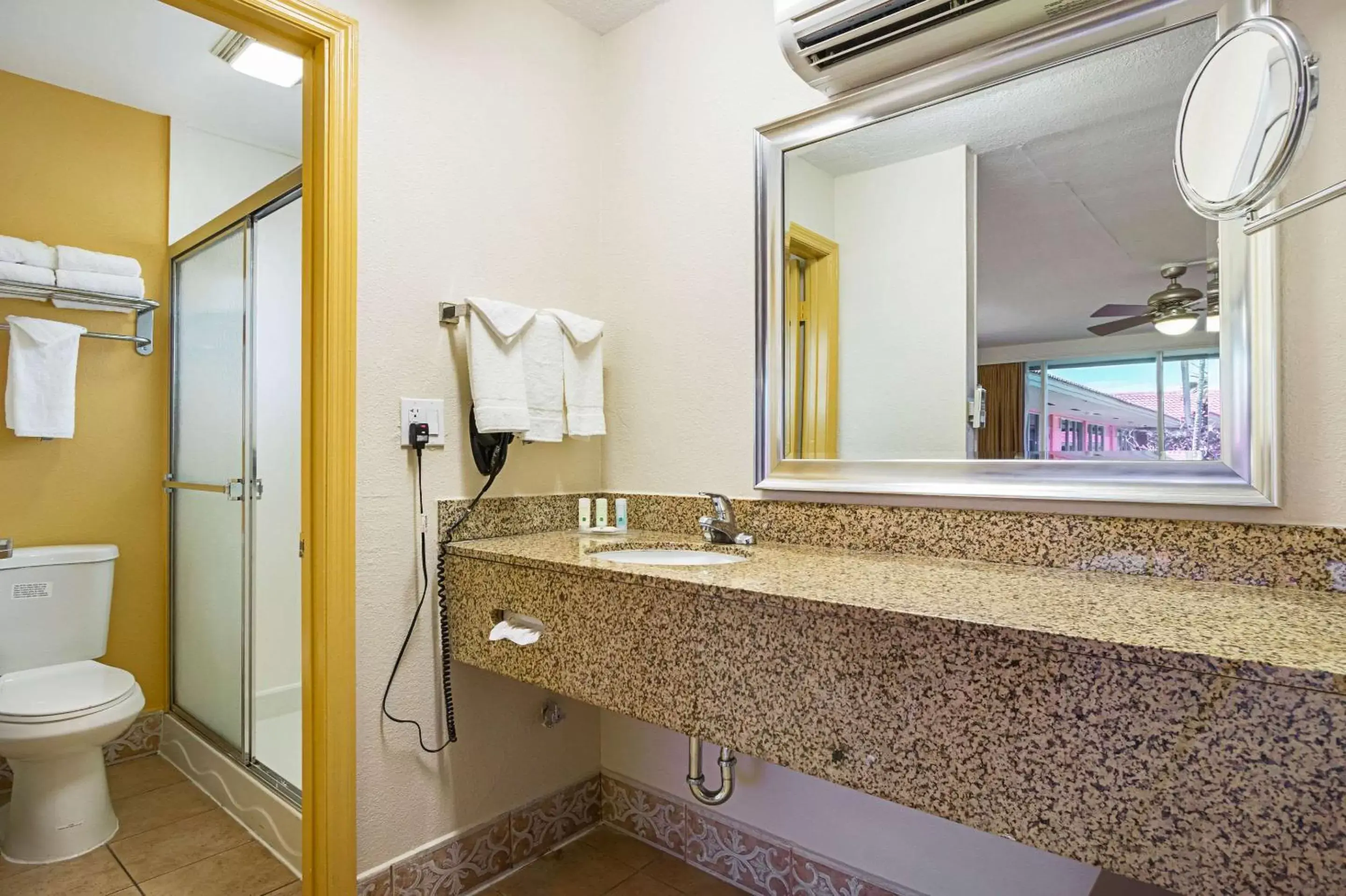 Photo of the whole room, Bathroom in Quality Inn & Suites Airport - Cruise Port Hollywood