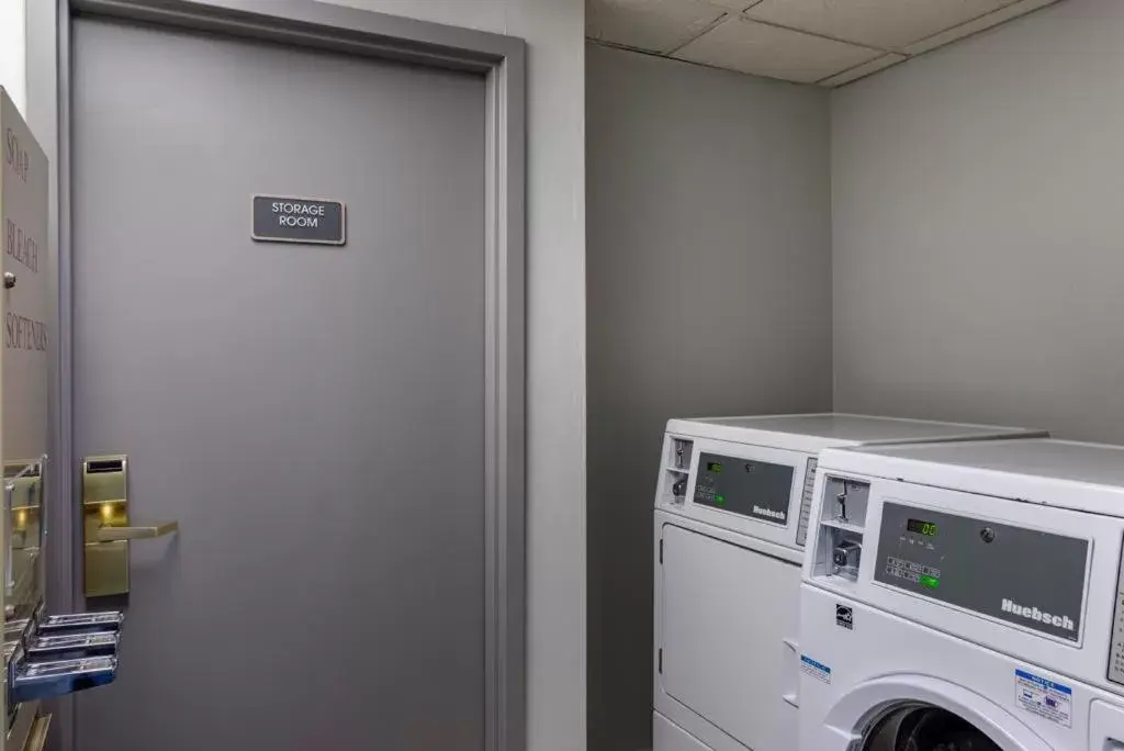 washing machine, Kitchen/Kitchenette in Comfort Inn & Suites at Stone Mountain