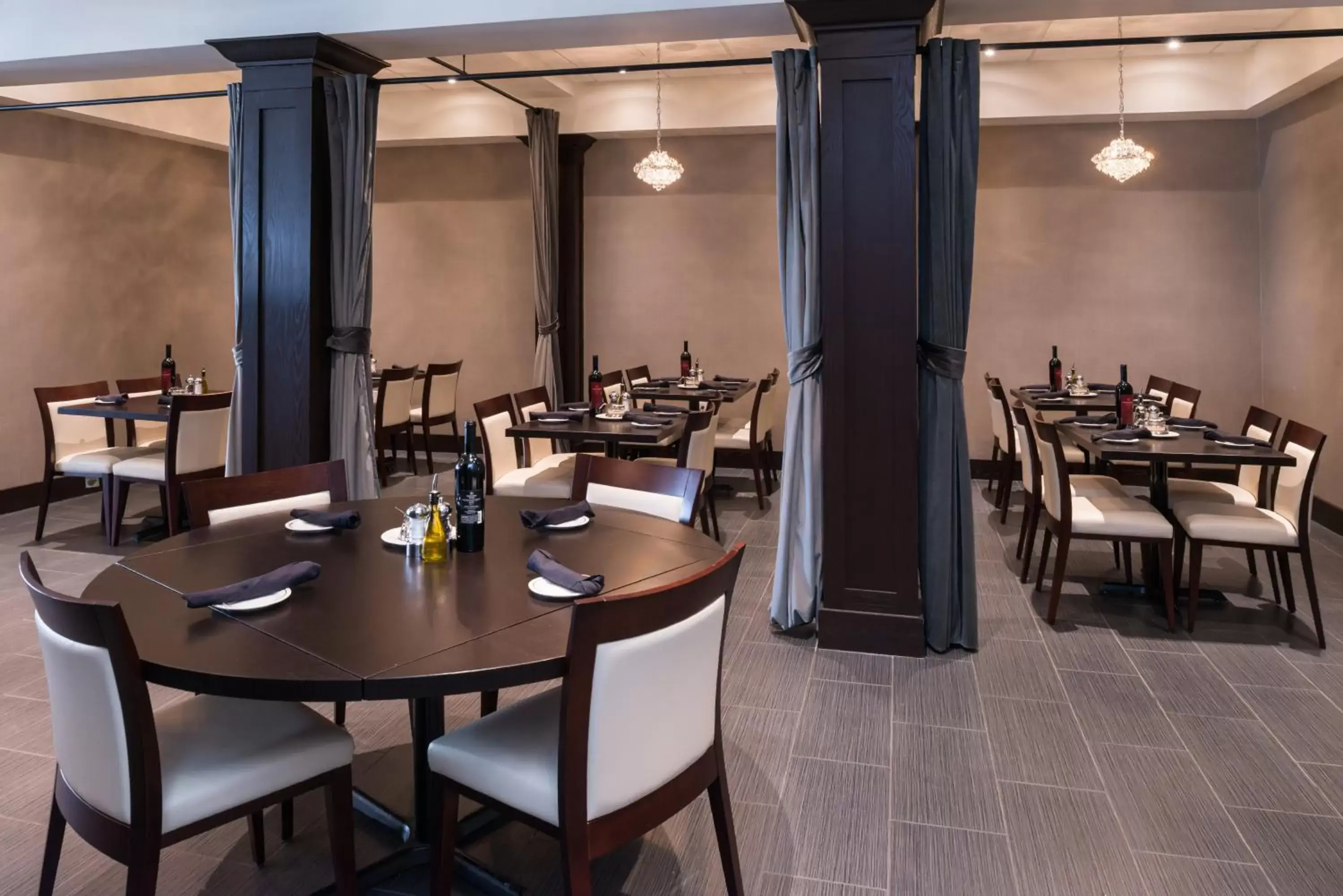 Restaurant/Places to Eat in Holiday Inn Detroit Northwest - Livonia, an IHG Hotel