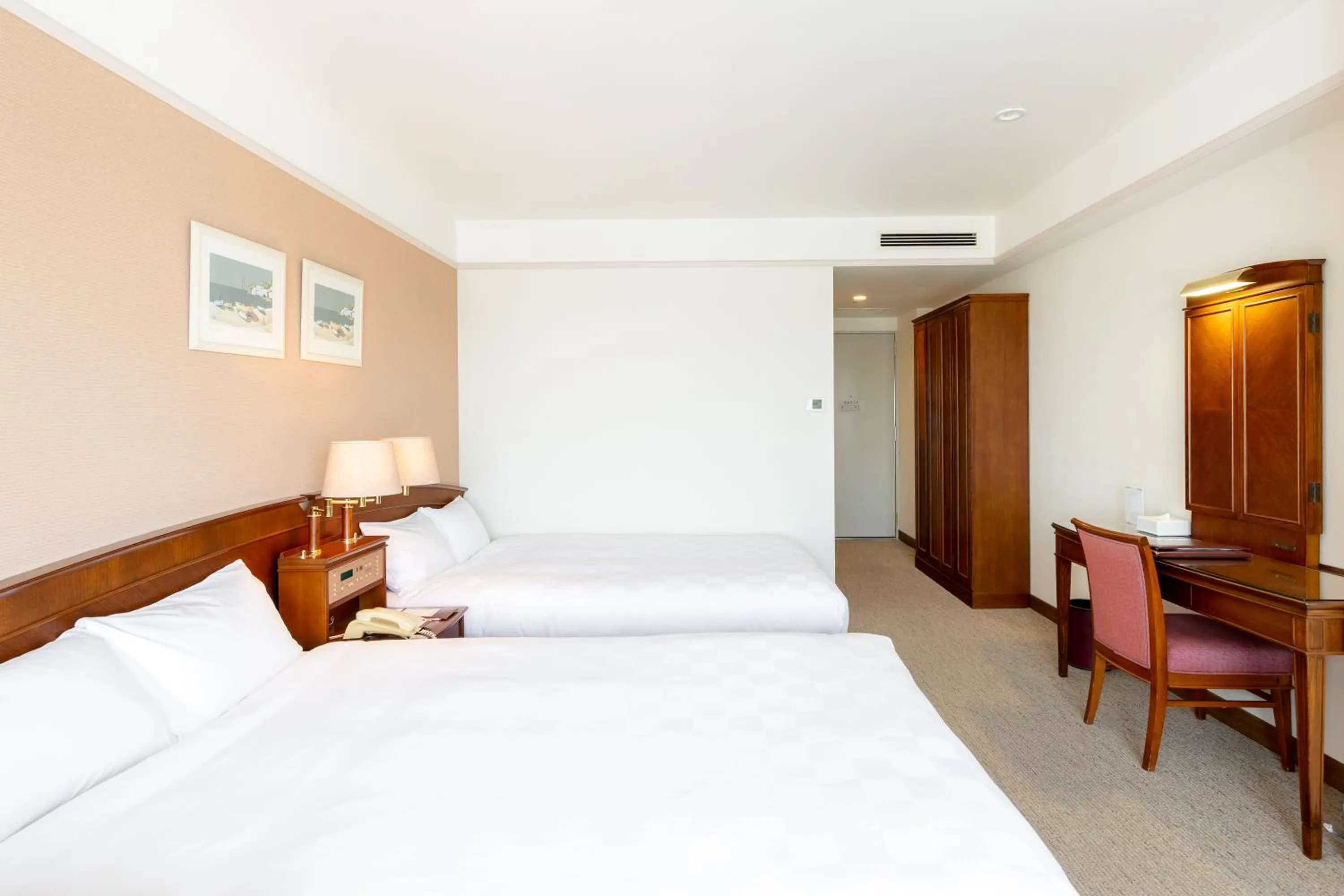 Bed in Bellevue Garden Hotel Kansai International Airport