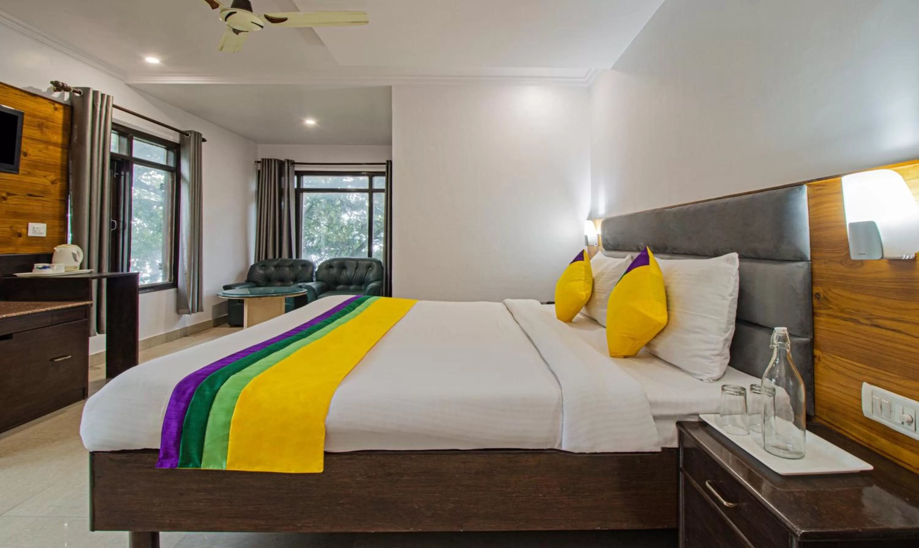 Bedroom, Bed in Itsy Hotels Peak View, 300 Mts From Mall Road