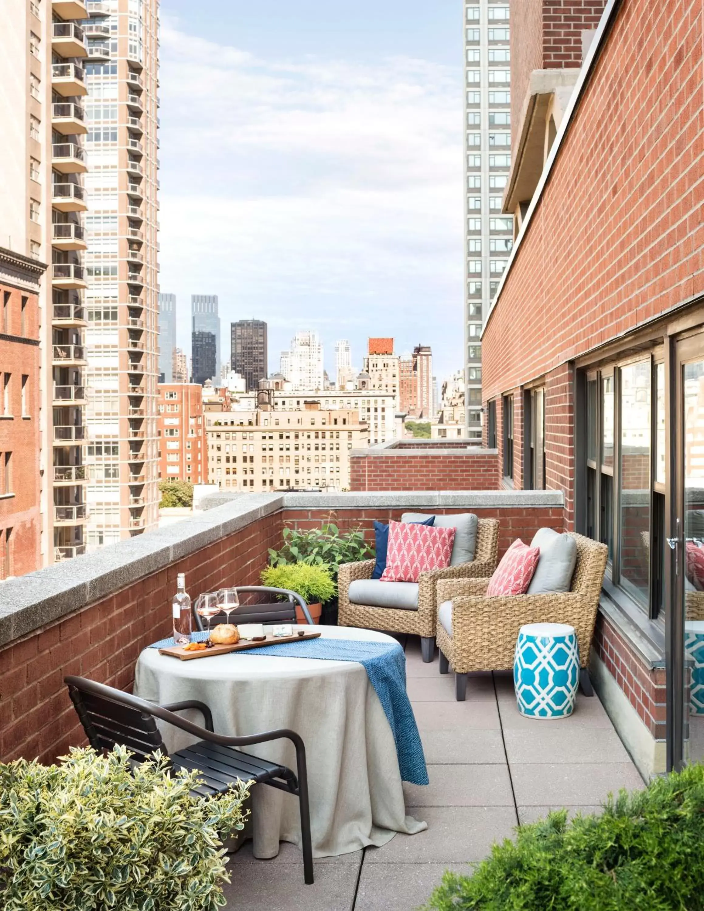 Balcony/Terrace in The Gardens Sonesta ES Suites New York