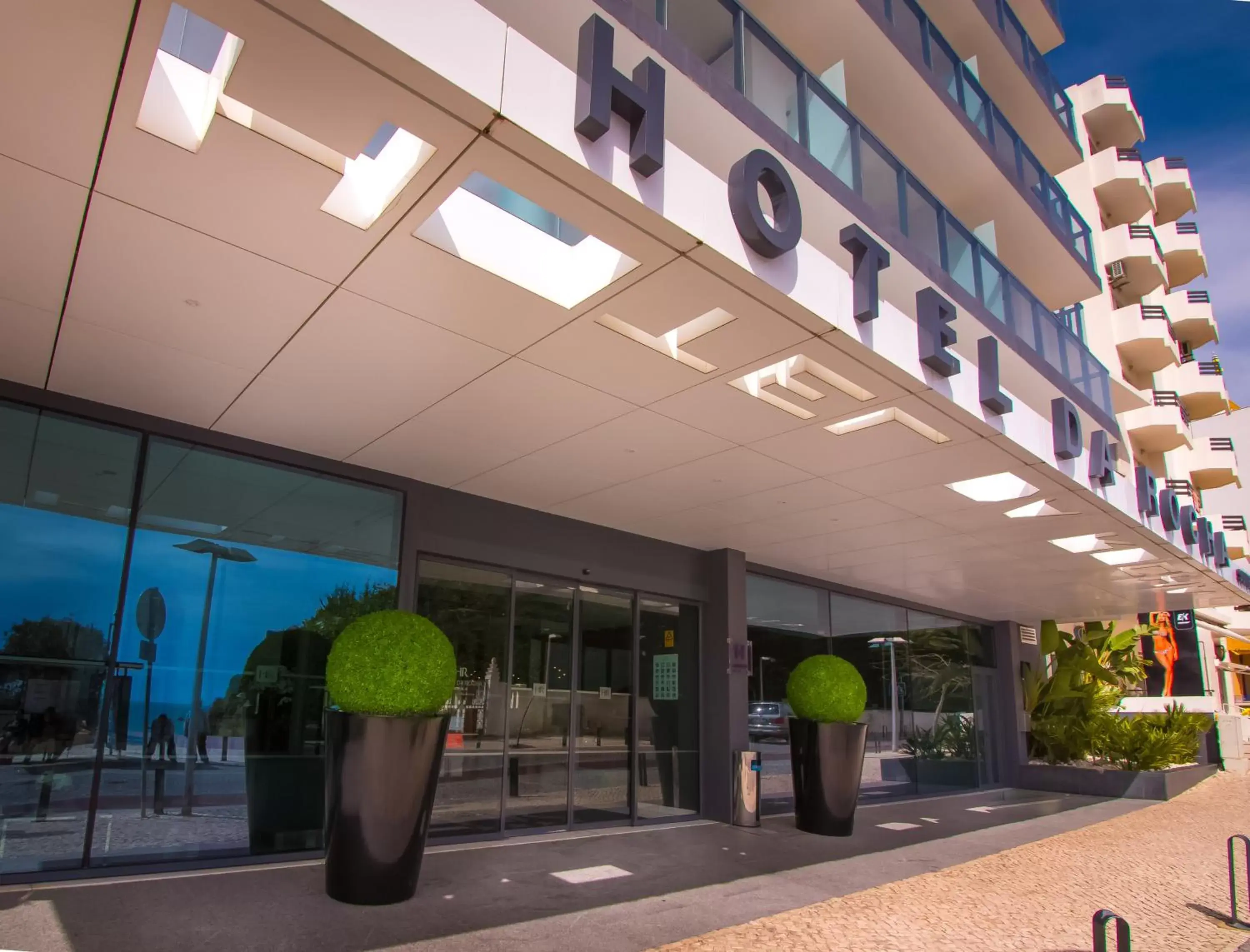 Facade/entrance in RR Hotel da Rocha