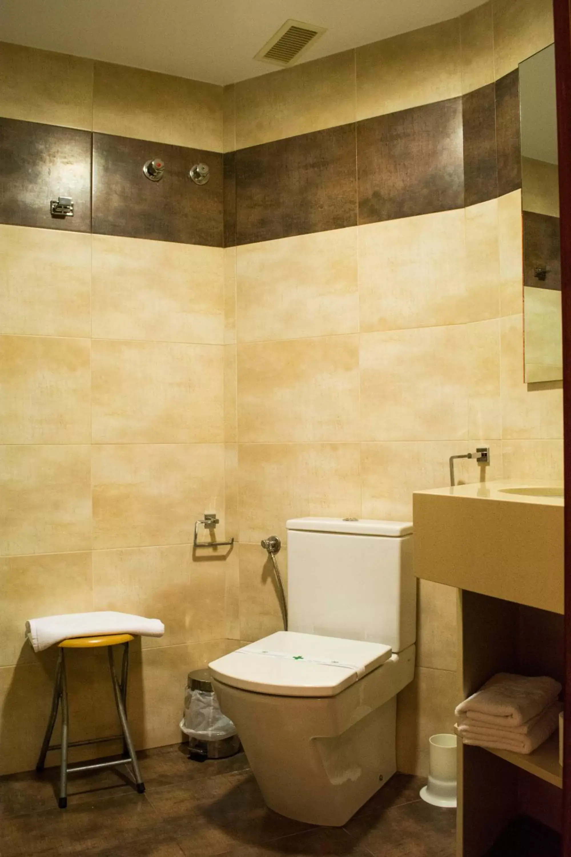 Bathroom in Hotel L'Escala