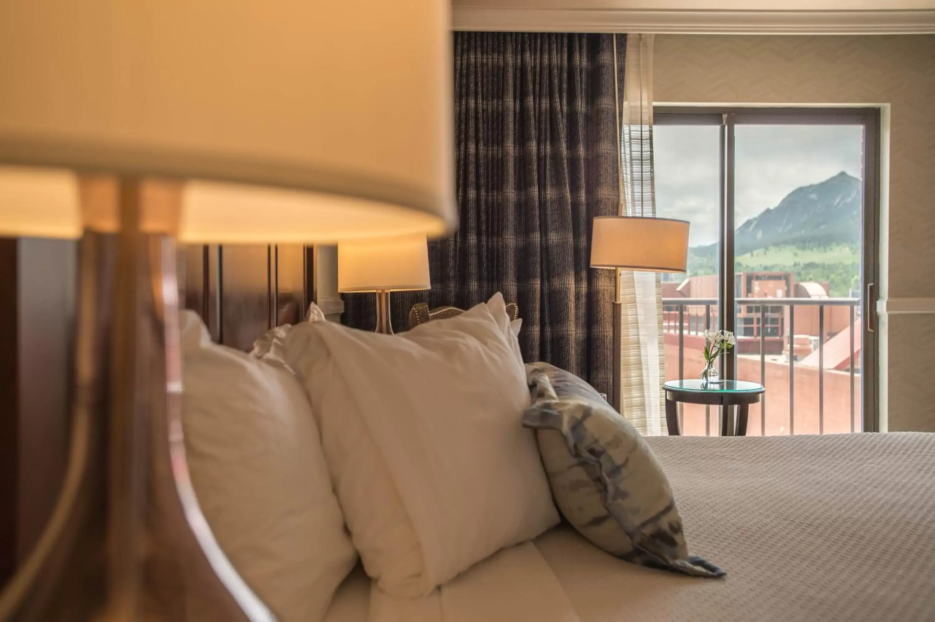 Bedroom, Mountain View in Hotel Boulderado