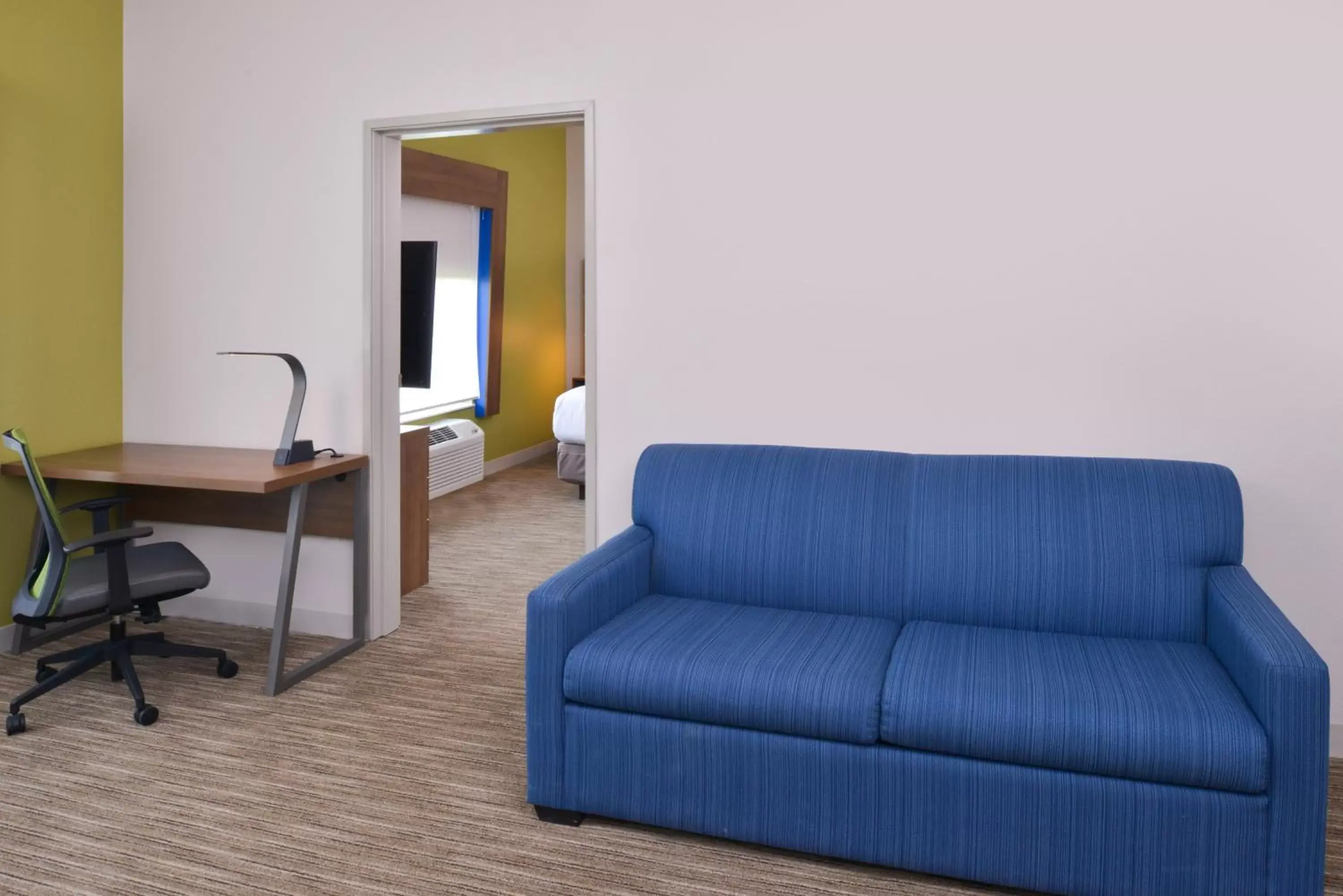 Photo of the whole room, Seating Area in Holiday Inn Express & Suites - Omaha - 120th and Maple, an IHG Hotel