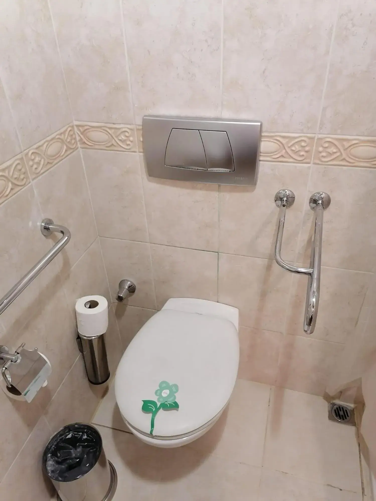 Bathroom in Oran Hotel