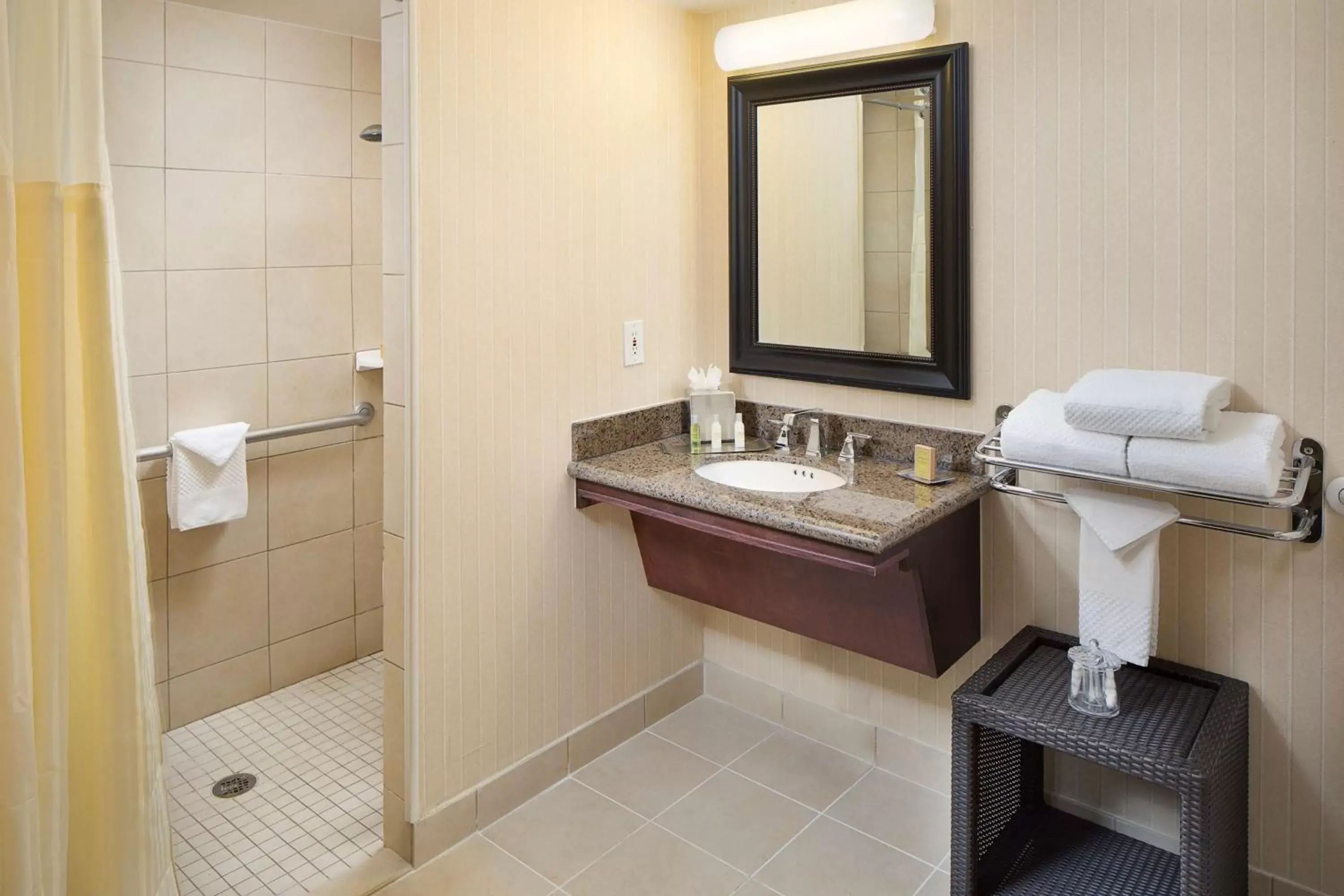 Bathroom in DoubleTree by Hilton Los Angeles/Commerce