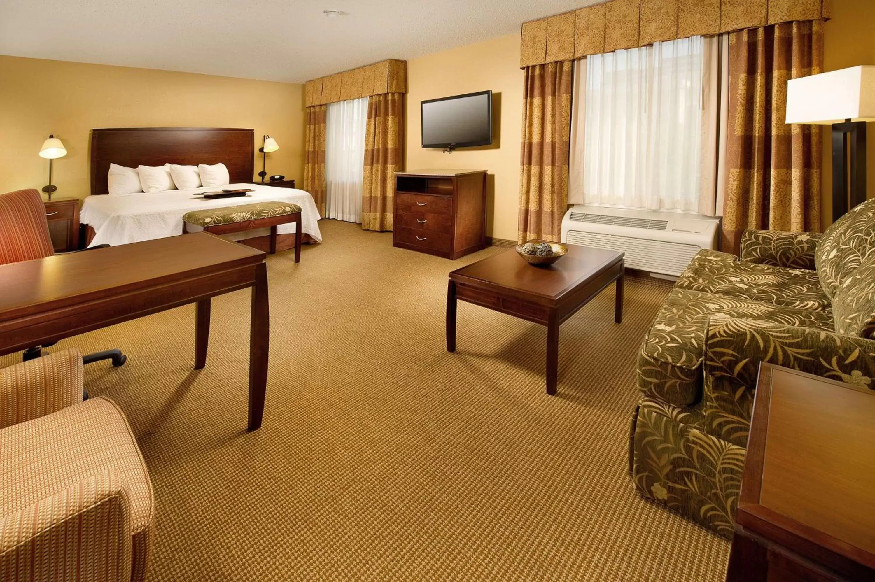 Bedroom in Hampton Inn and Suites San Antonio Airport