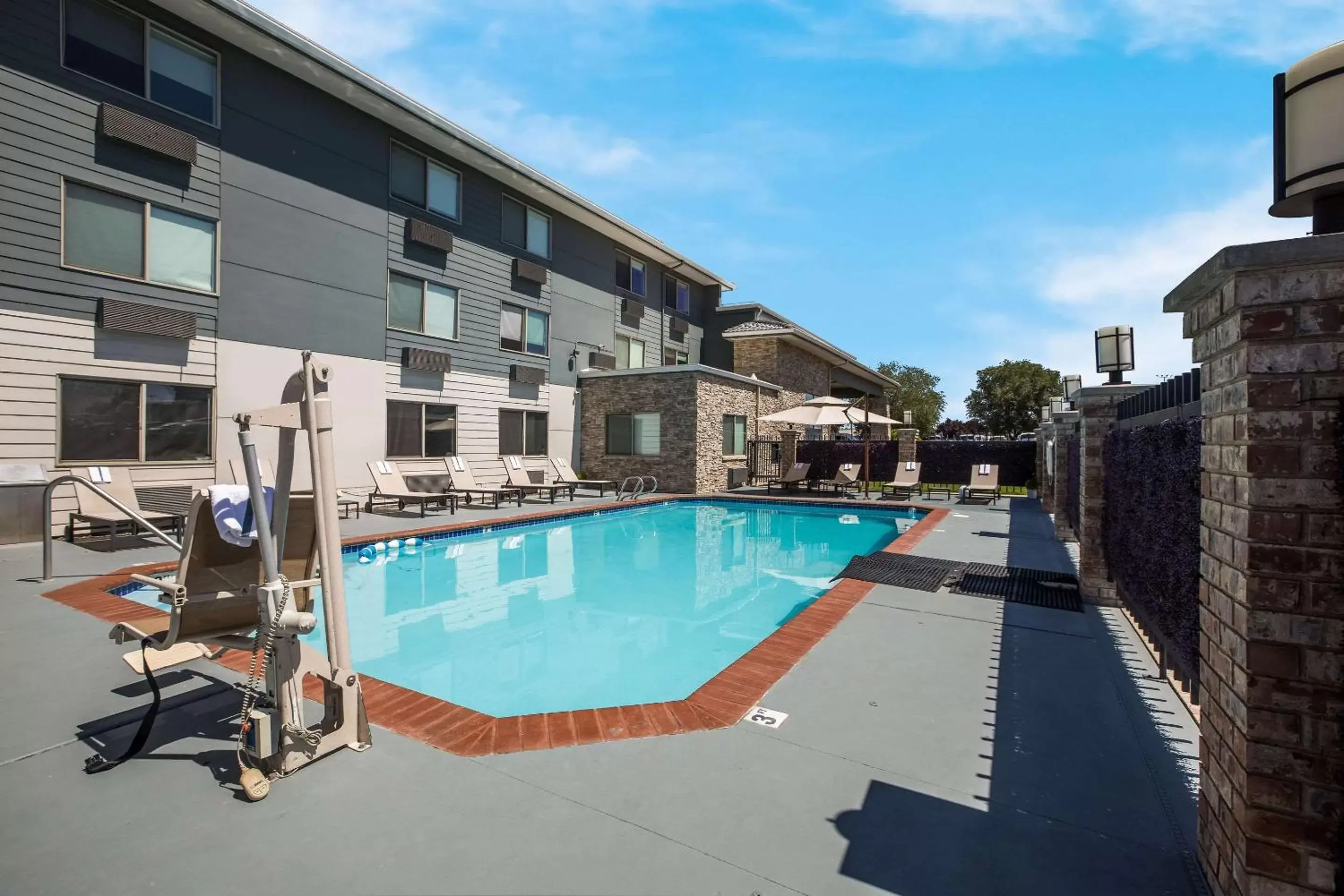 Swimming Pool in Hotel 28 Boise Airport, Ascend Hotel Collection