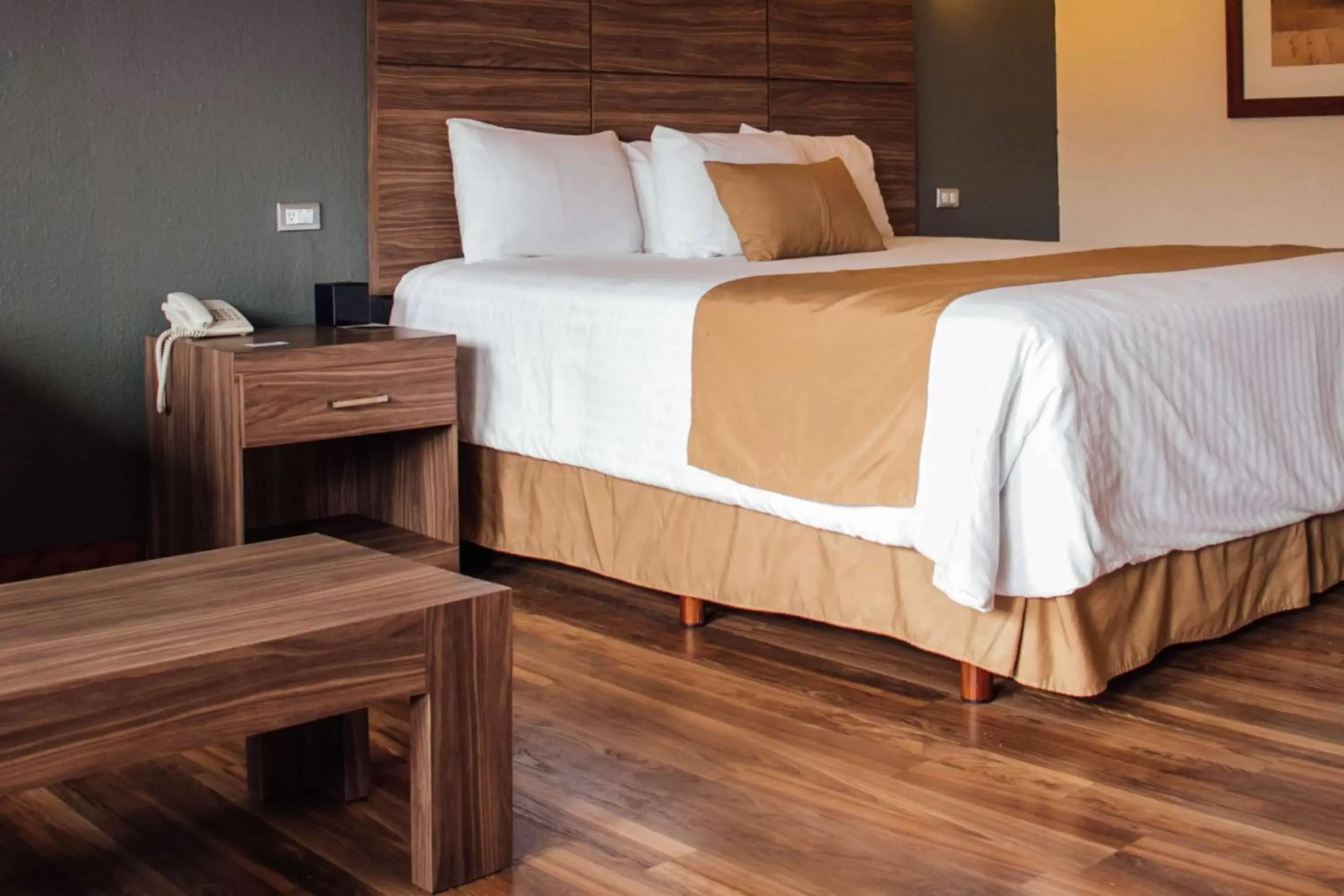 Photo of the whole room, Bed in Best Western Cumbres Inn Cd. Cuauhtemoc Photo of the whole room, Bed in Best Western Cumbres Inn Cd. Cuauhtemoc