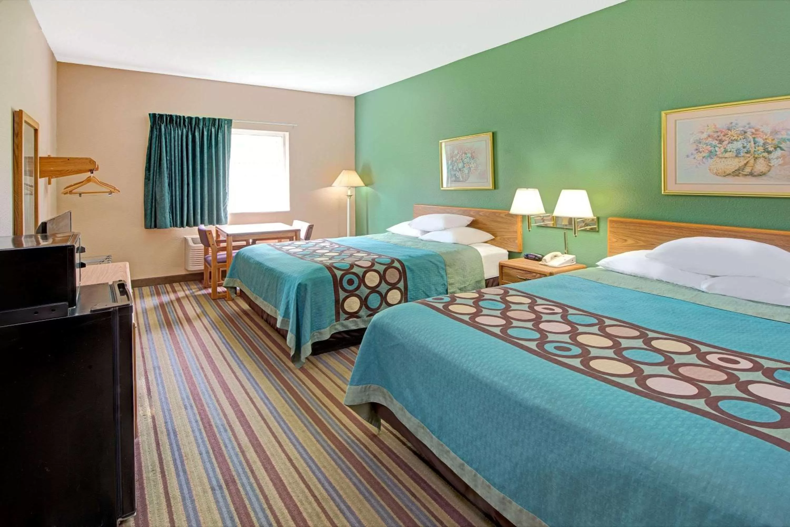 On site, Bed in Super 8 by Wyndham Pontoon Beach IL/St. Louis MO Area