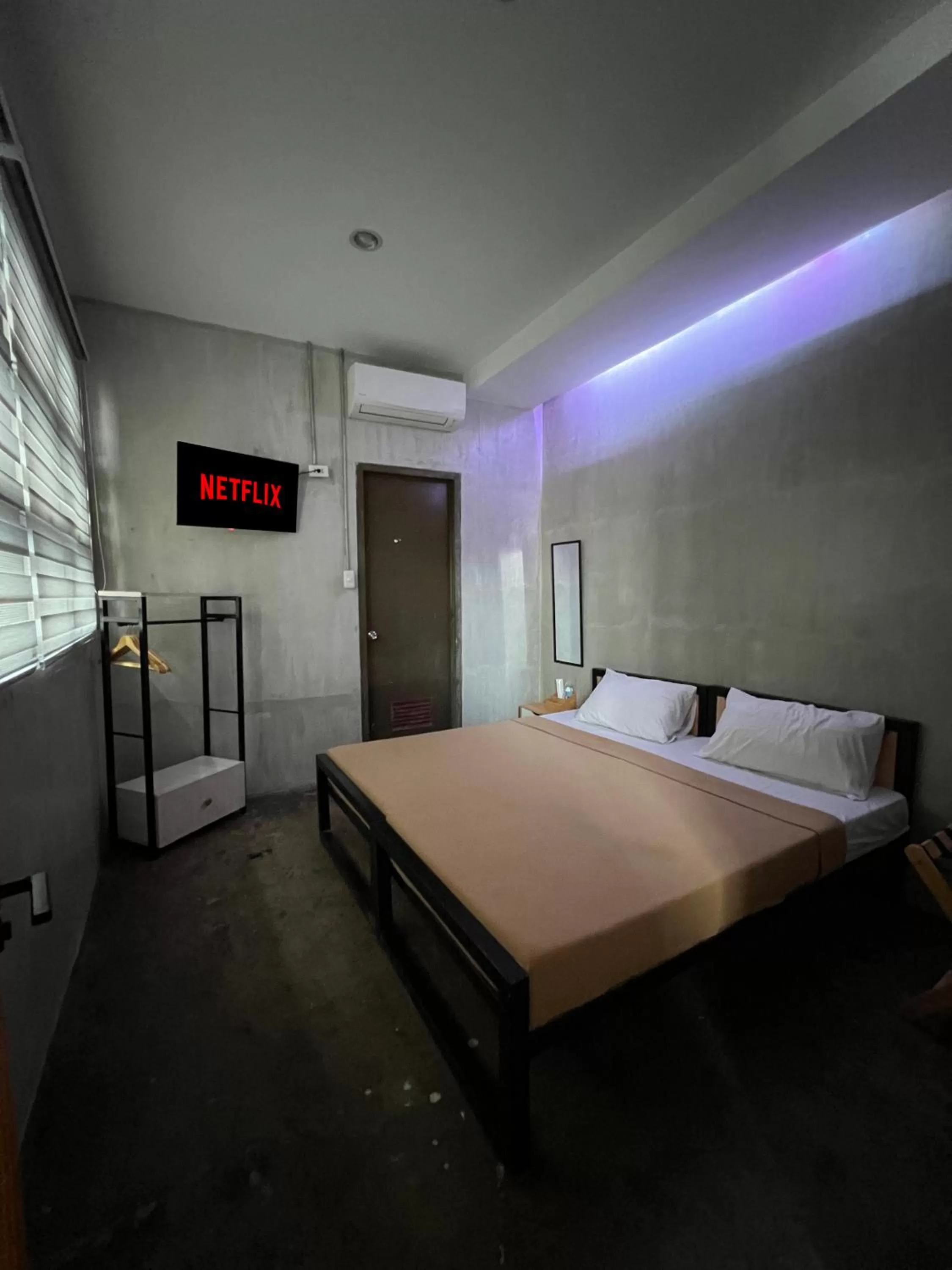 TV and multimedia, Bed in HappyNest Hostel Cebu