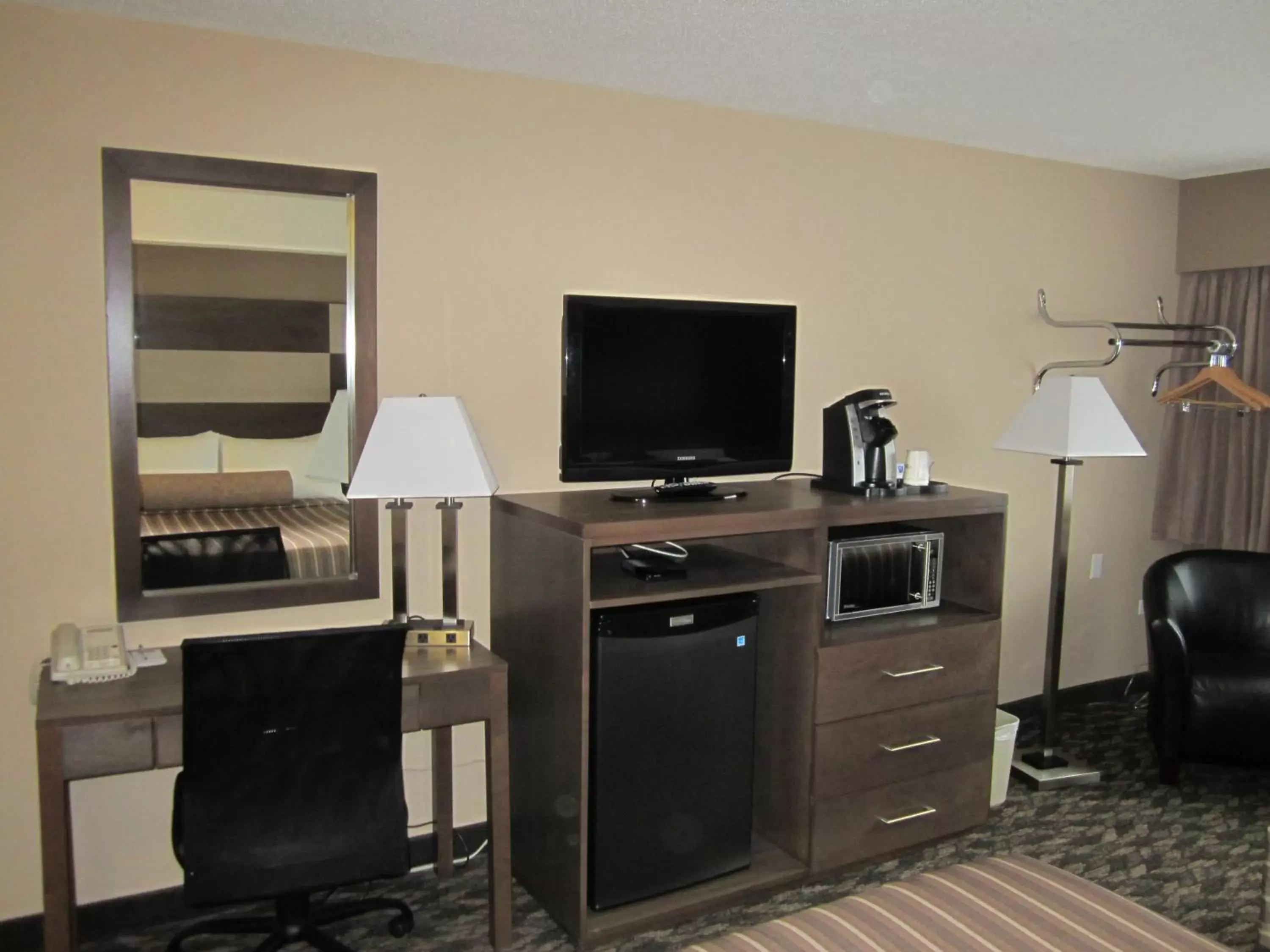 Queen Room with Two Queen Beds - Non-Smoking in Travelodge by Wyndham Prince George Queen Room with Two Queen Beds - Non-Smoking in Travelodge by Wyndham Prince George