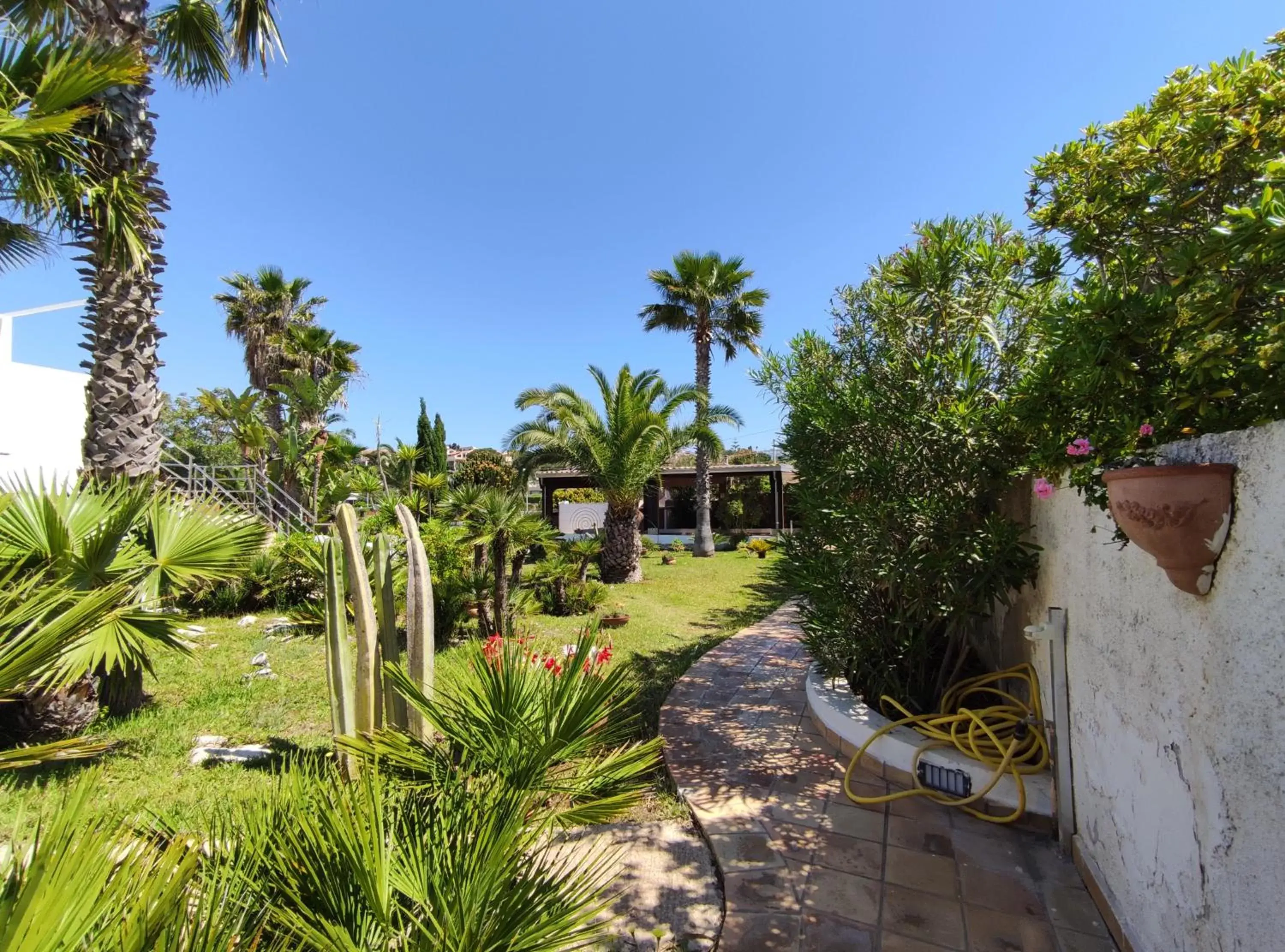 Garden in La Rosa Sul Mare