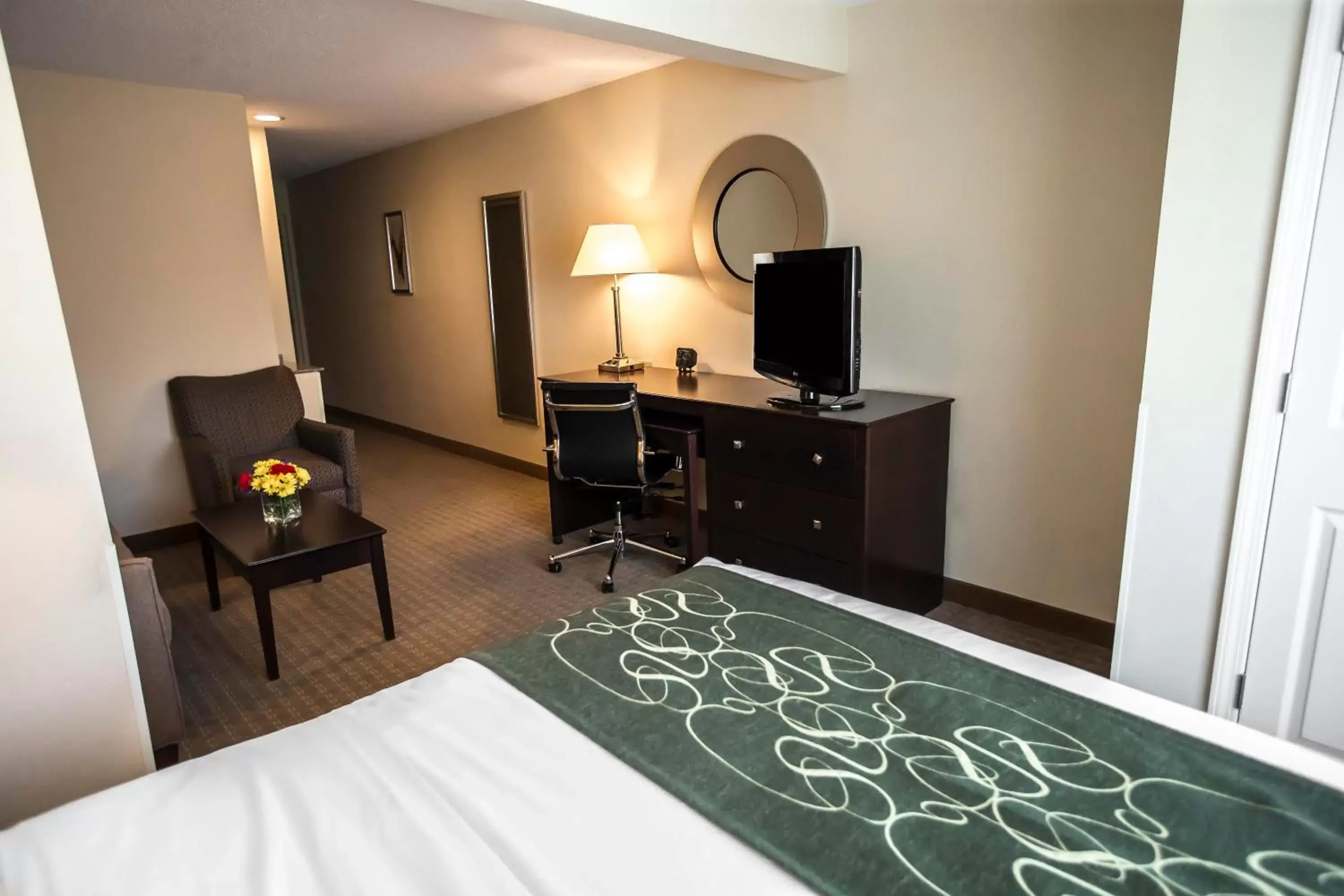 Photo of the whole room, Bed in Comfort Suites University Area Notre Dame-South Bend Photo of the whole room, Bed in Comfort Suites University Area Notre Dame-South Bend