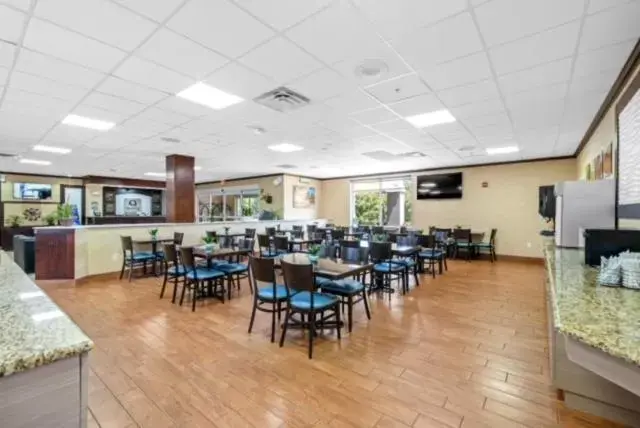 Restaurant/Places to Eat in Quality Inn & Suites Near Fairgrounds & Ybor City