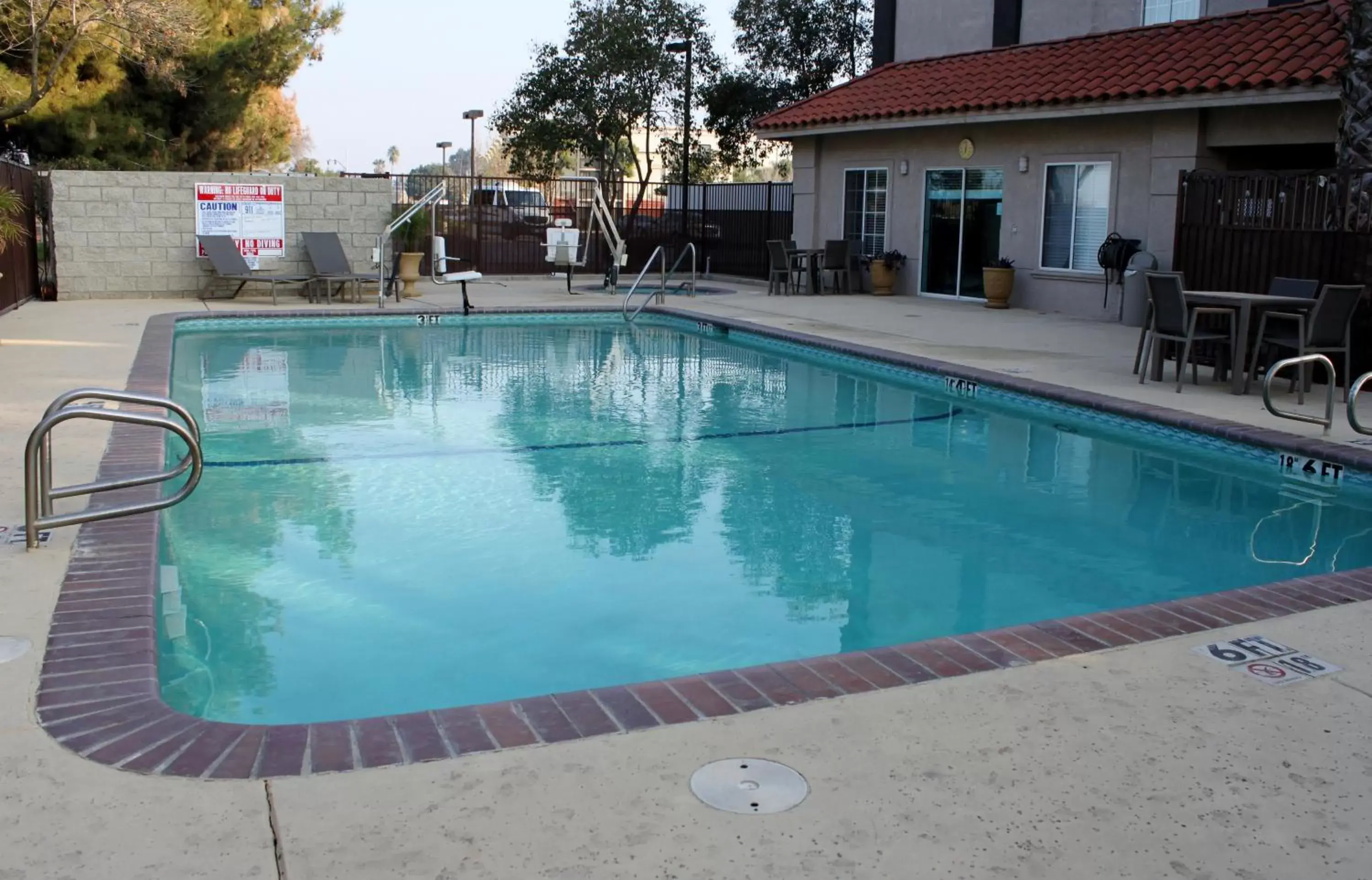 Pool view, Swimming Pool in Best Western Visalia Hotel