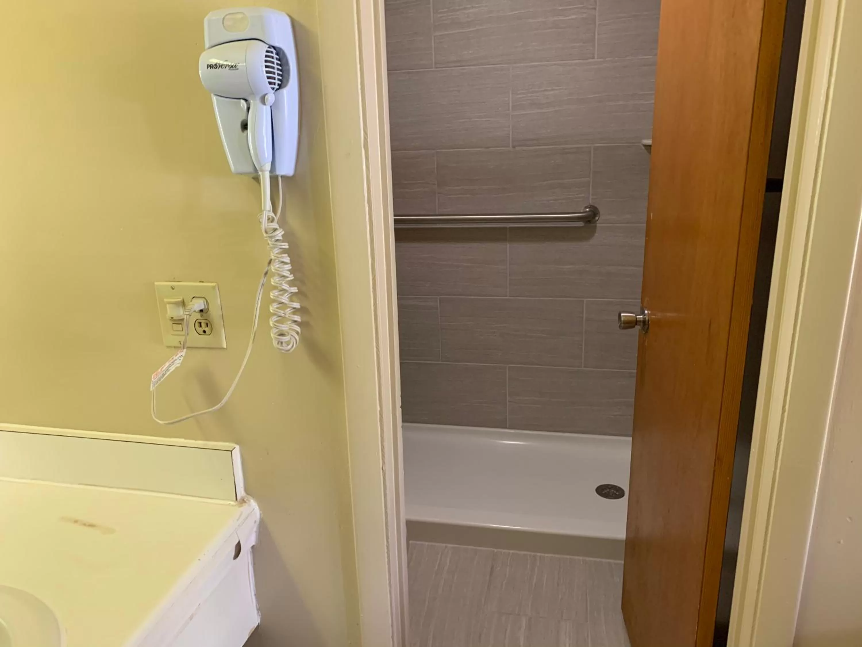 Shower in Travelowes Motel - Maggie Valley