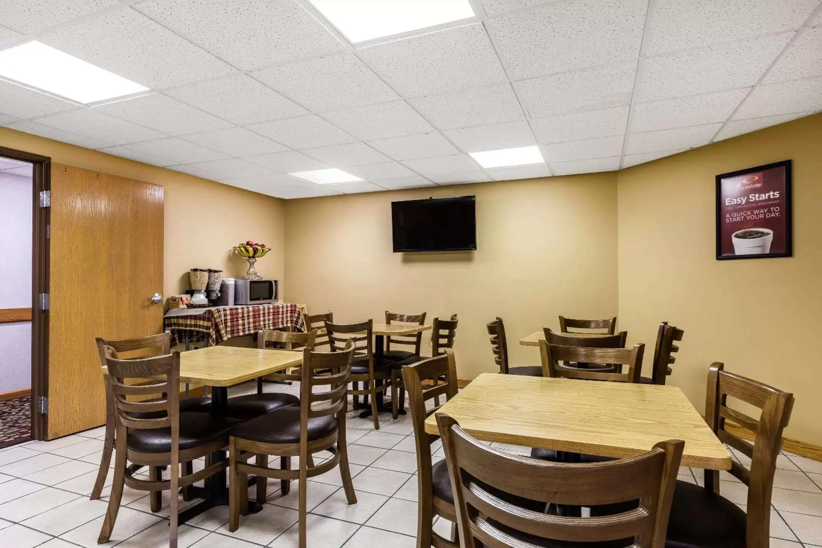 Restaurant/Places to Eat in Econo Lodge Inn and Suites
