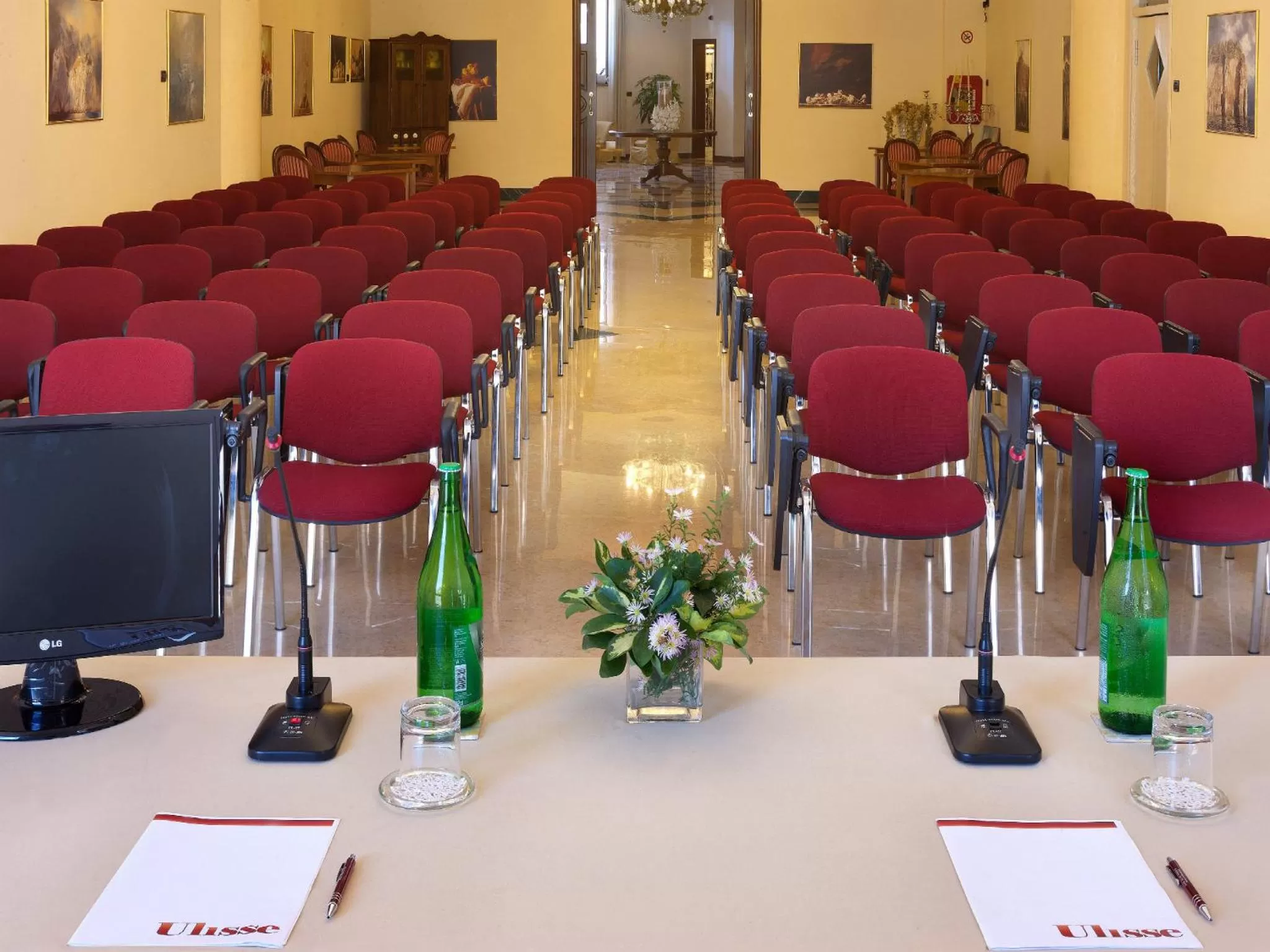 Business facilities in Ulisse Deluxe Hostel