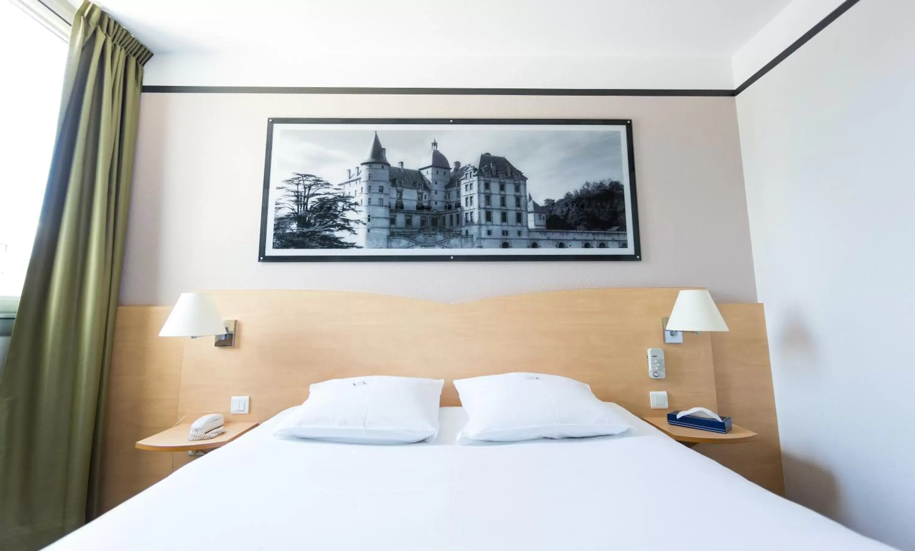 Bed in Hotel inn Grenoble Eybens Parc des Expositions Ex Kyriad
