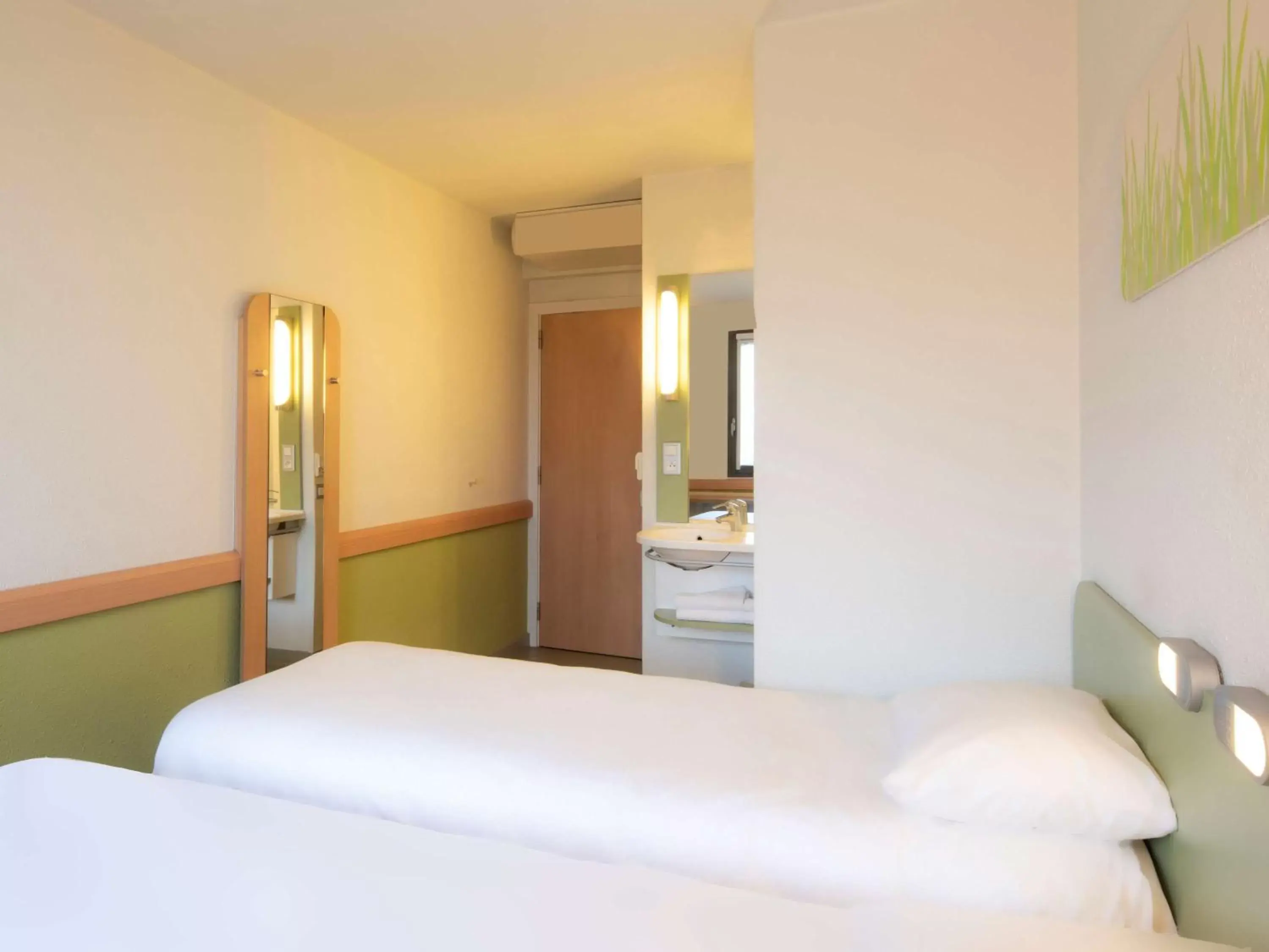 Photo of the whole room, Bed in ibis budget Antwerpen Port