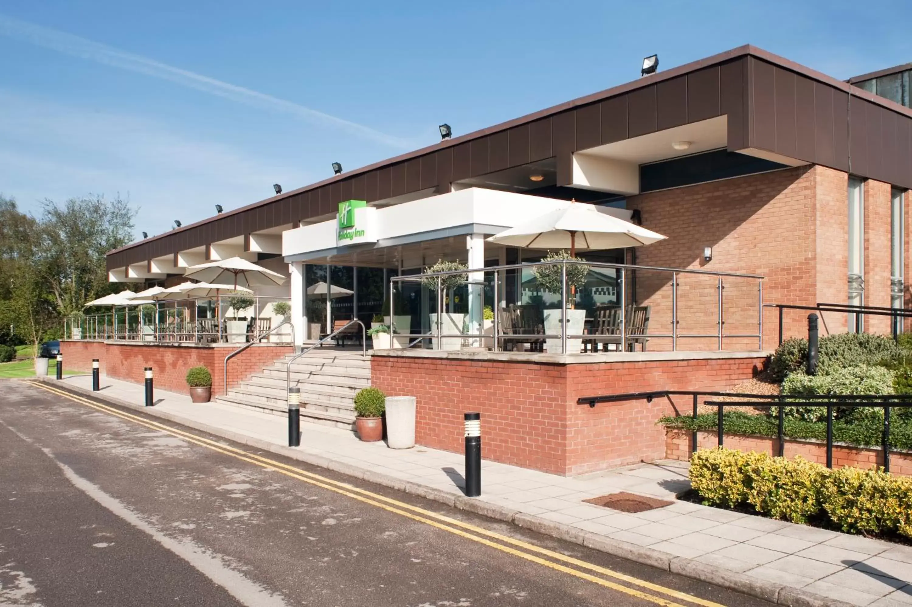 Facade/entrance, Property Building in Holiday Inn Rugby-Northampton M1 Jct18, an IHG Hotel