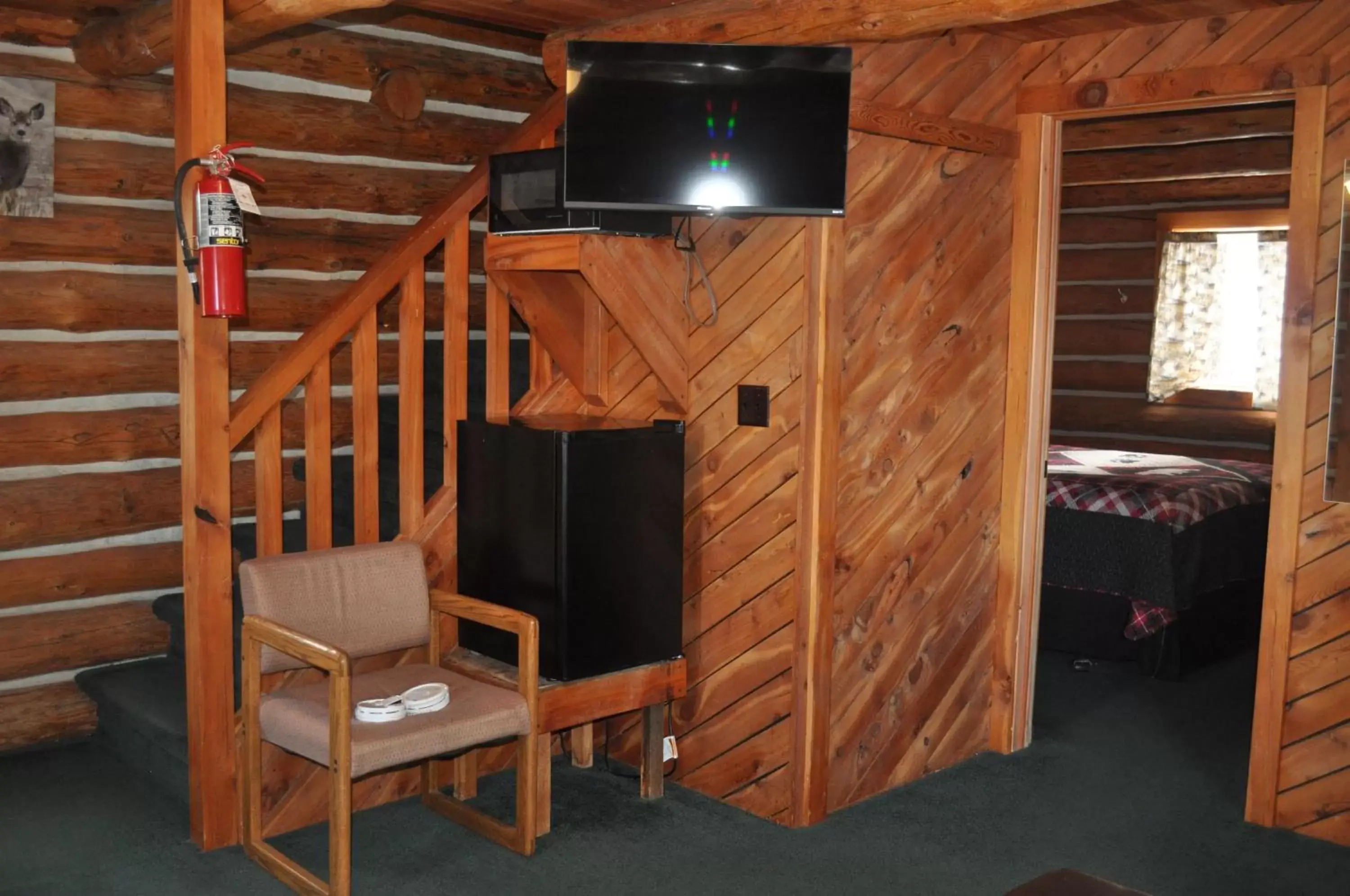 Communal lounge/ TV room, TV/Entertainment Center in Crooked Creek Guest Ranch