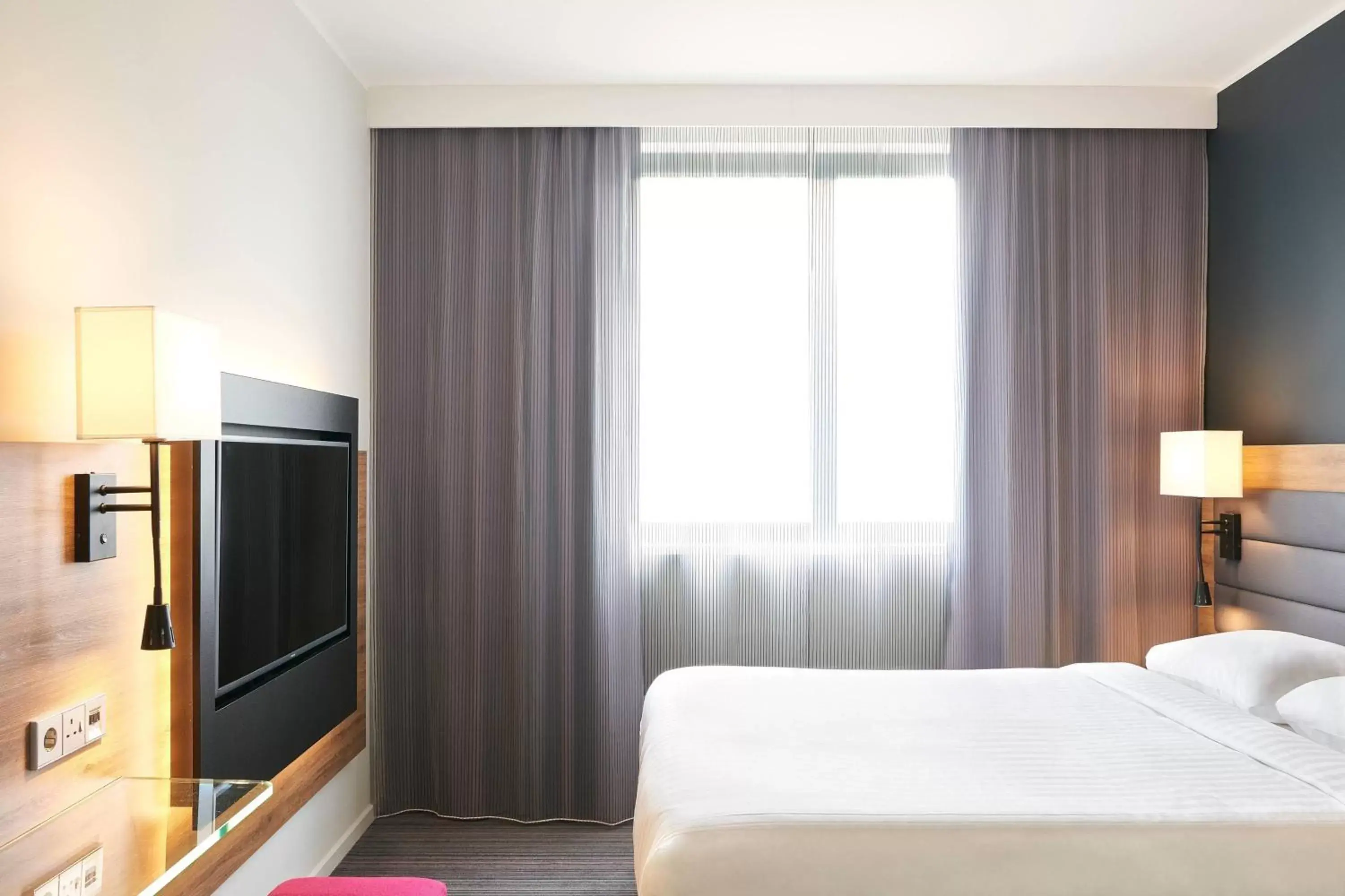 Photo of the whole room, Bed in Moxy Milan Malpensa Airport