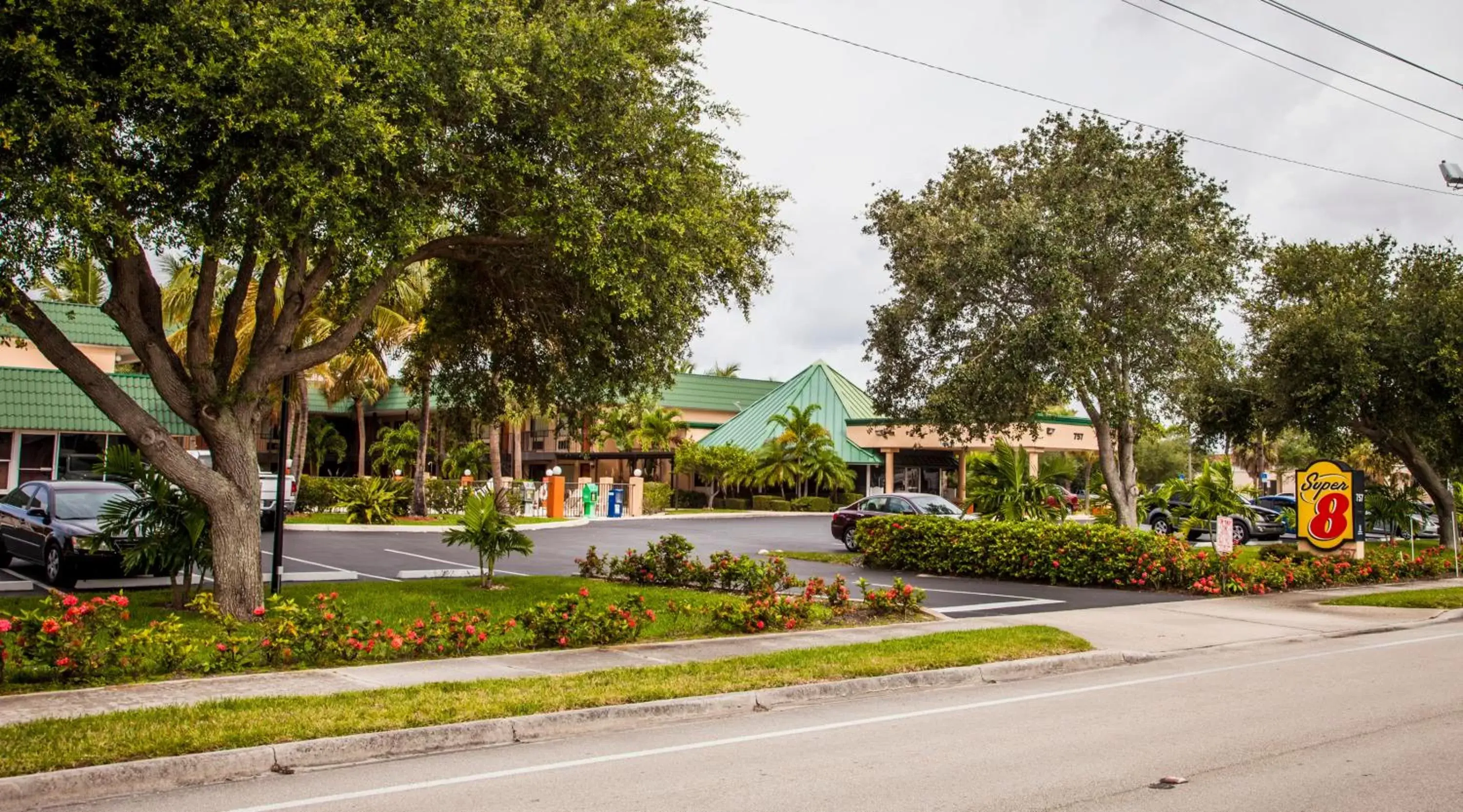 Facade/entrance in Super 8 by Wyndham North Palm Beach Facade/entrance in Super 8 by Wyndham North Palm Beach