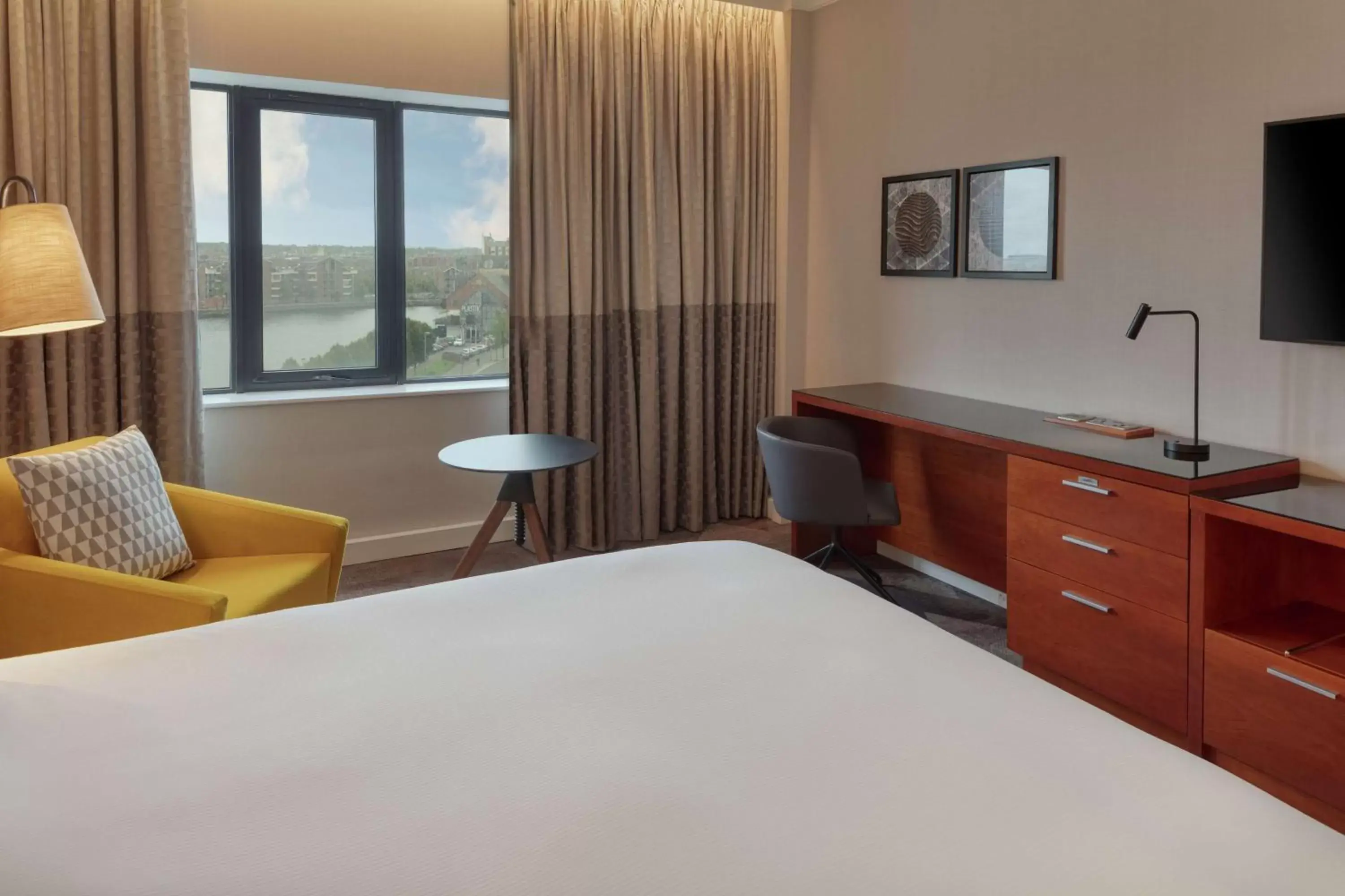 Bedroom, Bed in Hilton Belfast