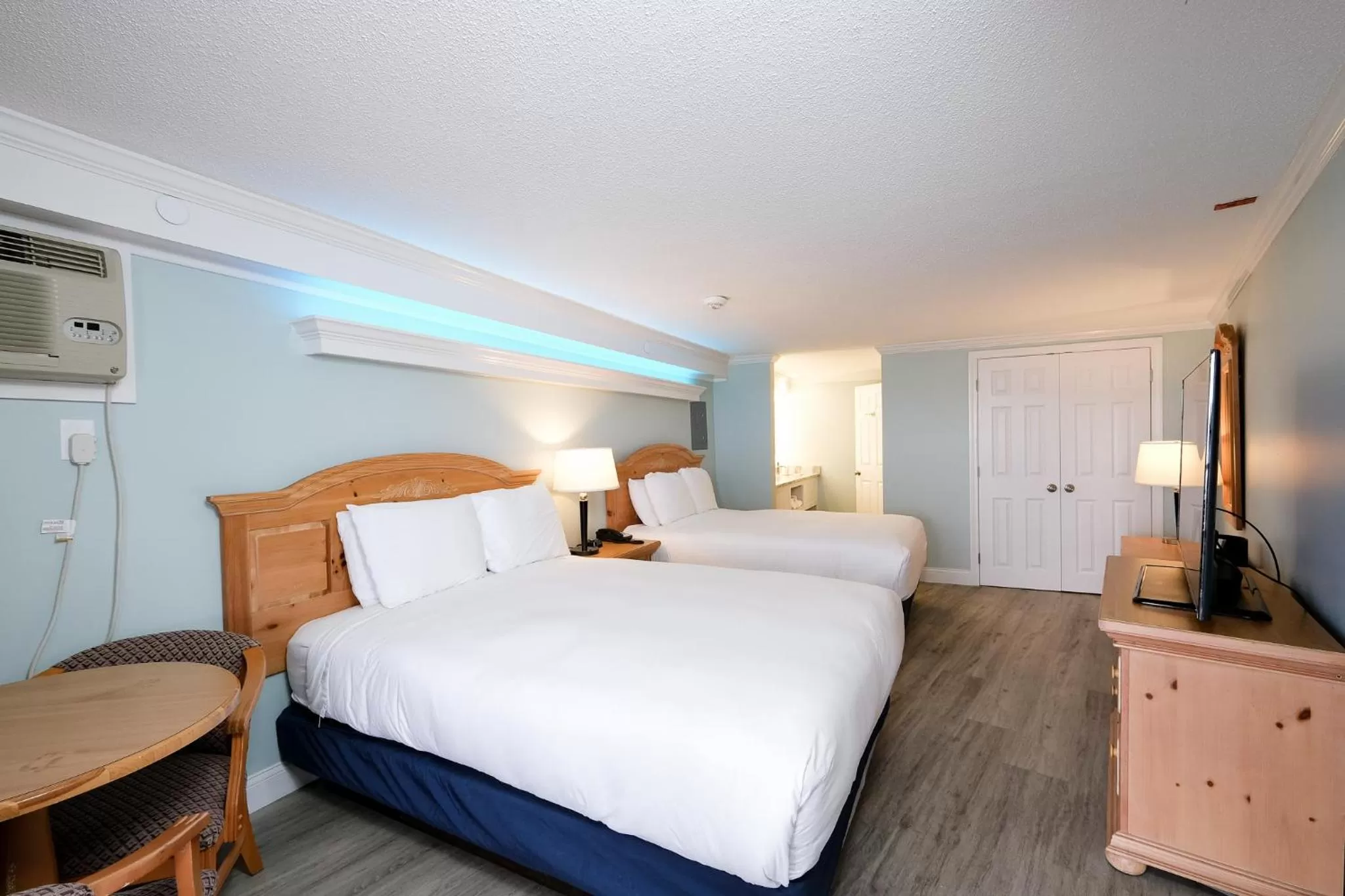 Bed in Norseman Resort on the Beach